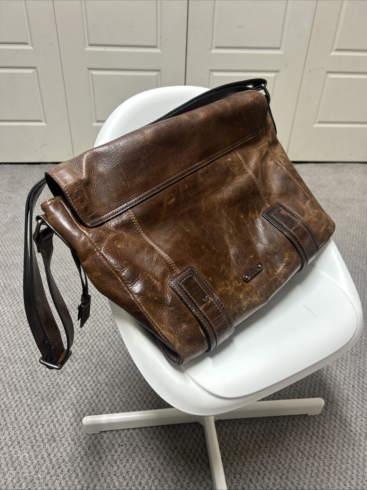 Frye Oliver Men’s Logan Messenger Bag – Cognac – One Size