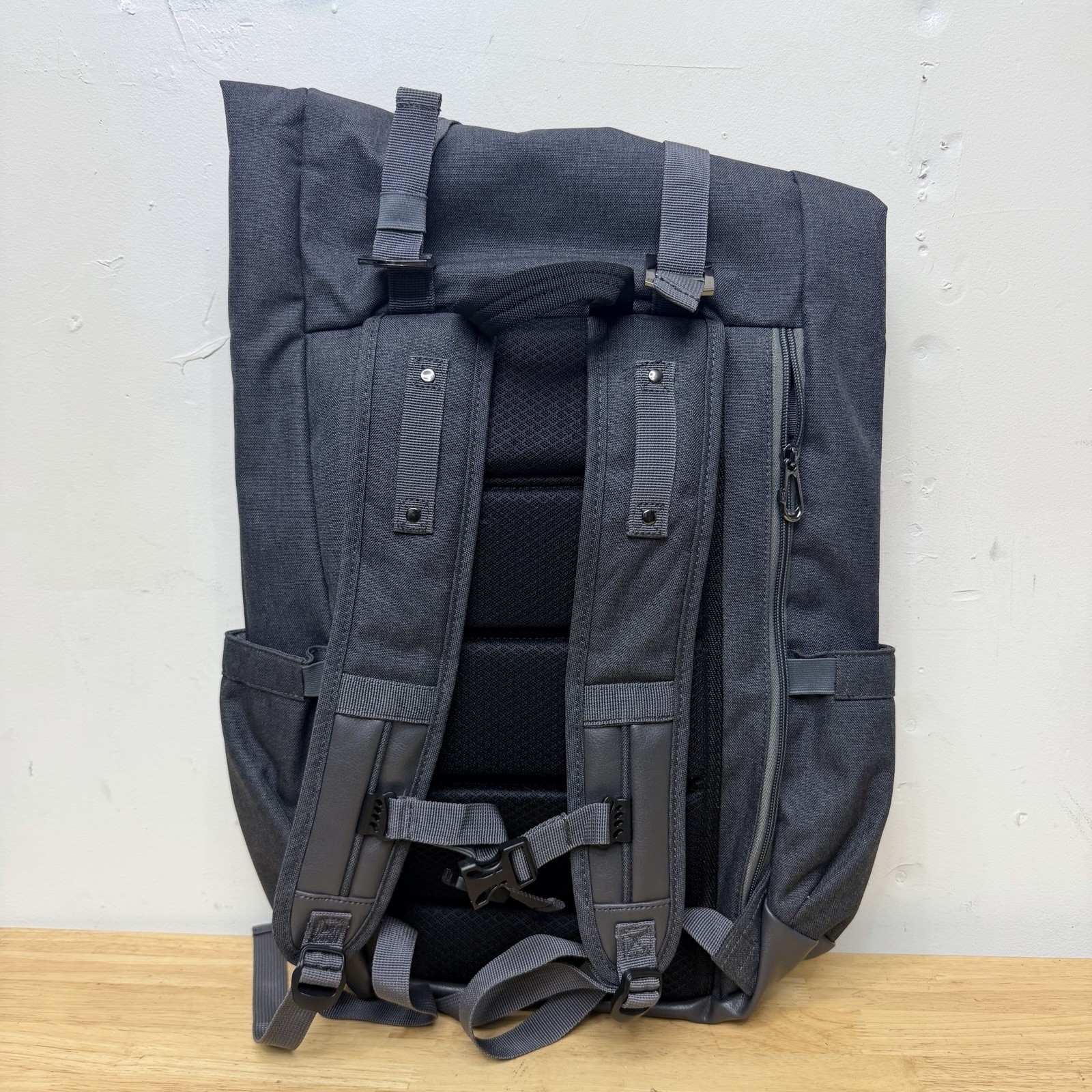 NWOT Apple Logo Backpack (17 in) Apple Corporate Employee Travel 2018 Logo