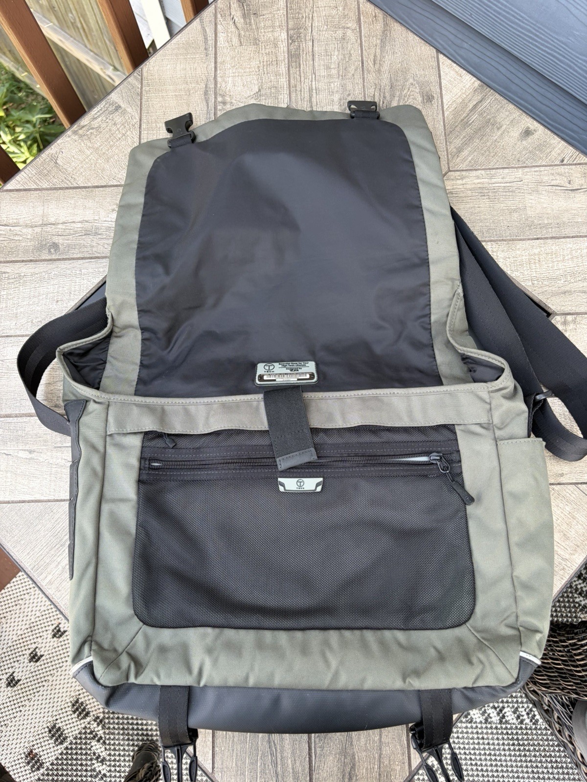 Tumi T-Tech Olive Green Ballistic Nylon Messenger Crossbody Laptop Bag Briefcase