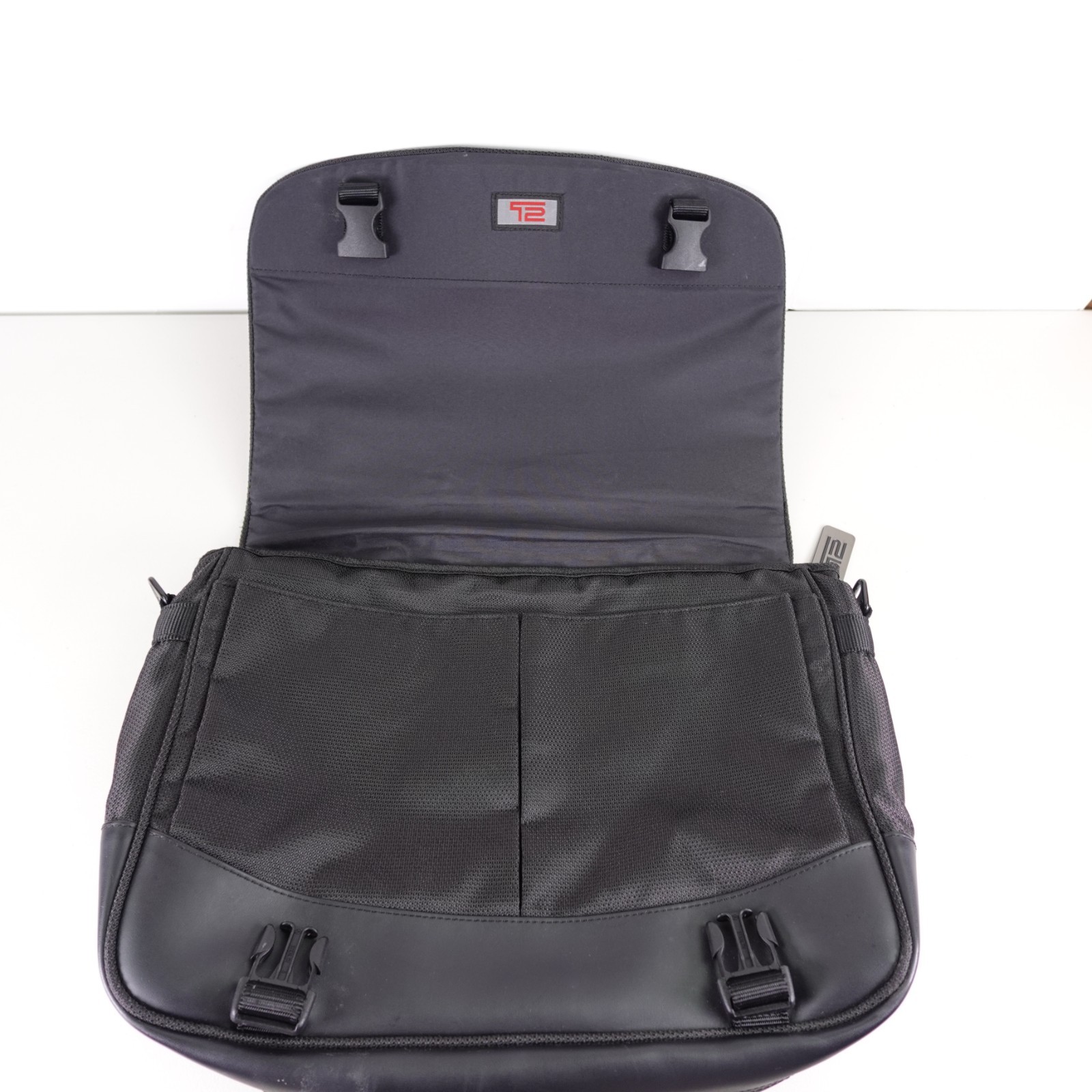 Tumi T2 Ballistic Large Messenger Briefcase Laptop Bag Nylon Black Shoulder 508C