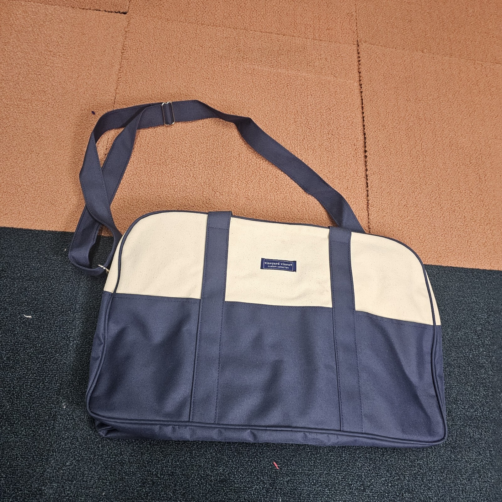 Vineyard Vines Valley Health System Weekender Duffle Shoulder Strap Bag Cream Q1