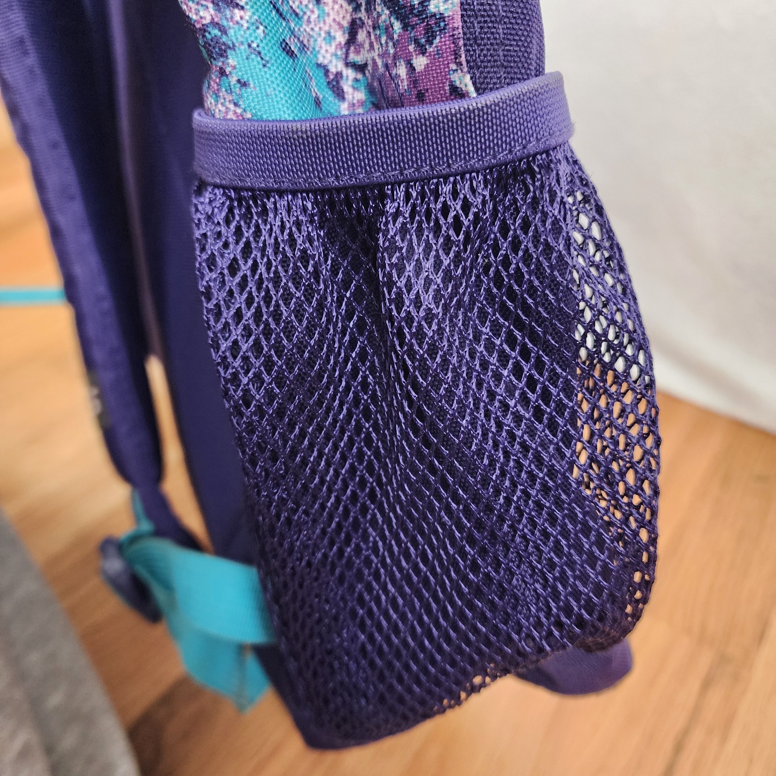 Trans By JanSport Tie Dizzle 17″ Backpack Laptop Sleeve 4 Zippered Compartments