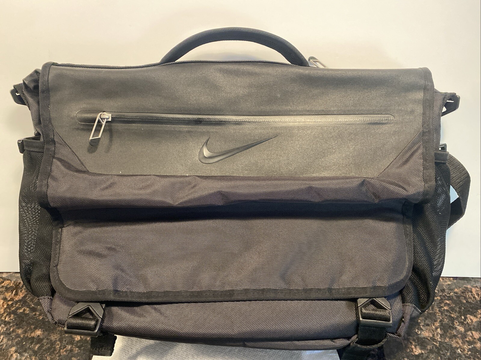 Nike Golf Cross-body Black Laptop Bag. Multiple Pockets. Read Descrpt.