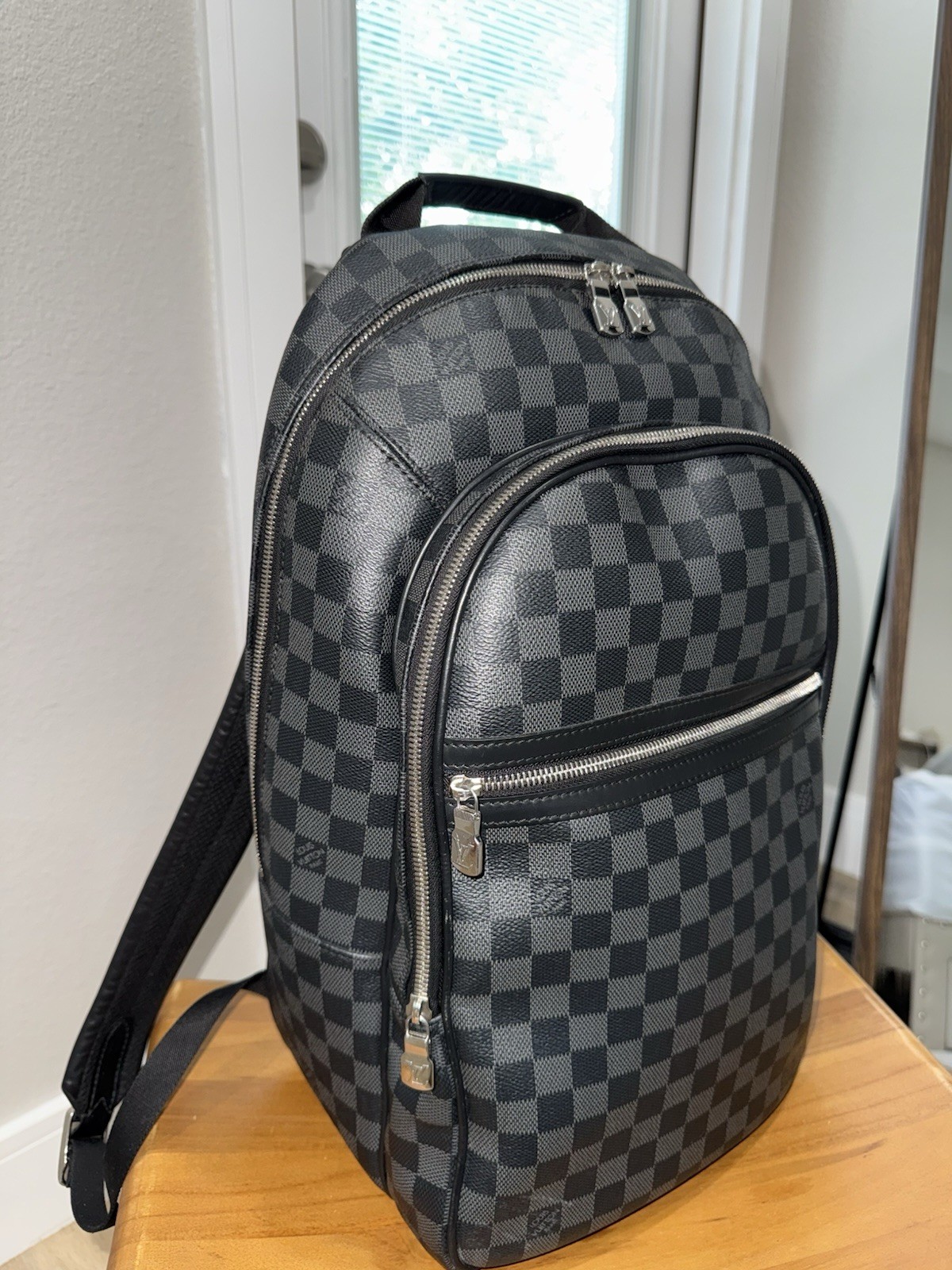 Louis Vuitton Damier Graphite Men’s Zip Backpack Black/Gray Checkered Pockets
