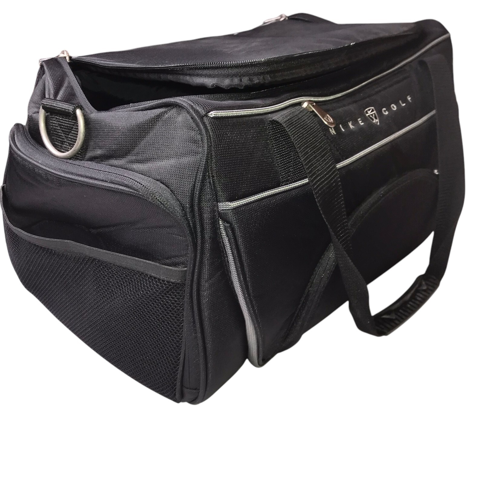 NIKE Golf Bag, Black. Duffle, Gym, Workout. Includes carrying strap. Pockets
