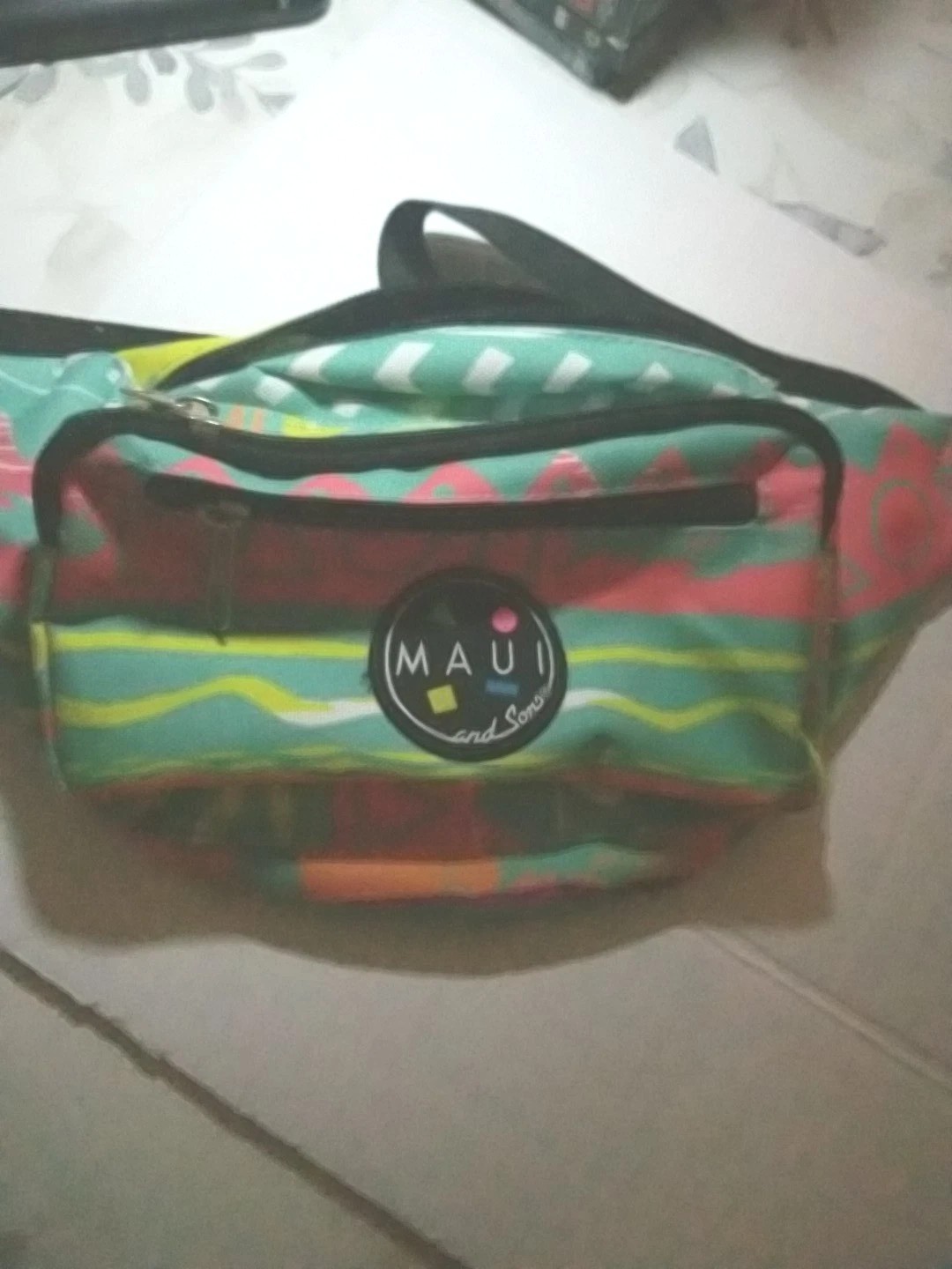 Maui And Sons PreownedUnisex Fanny Beach Fannie Pack Island Colorful Print Shark