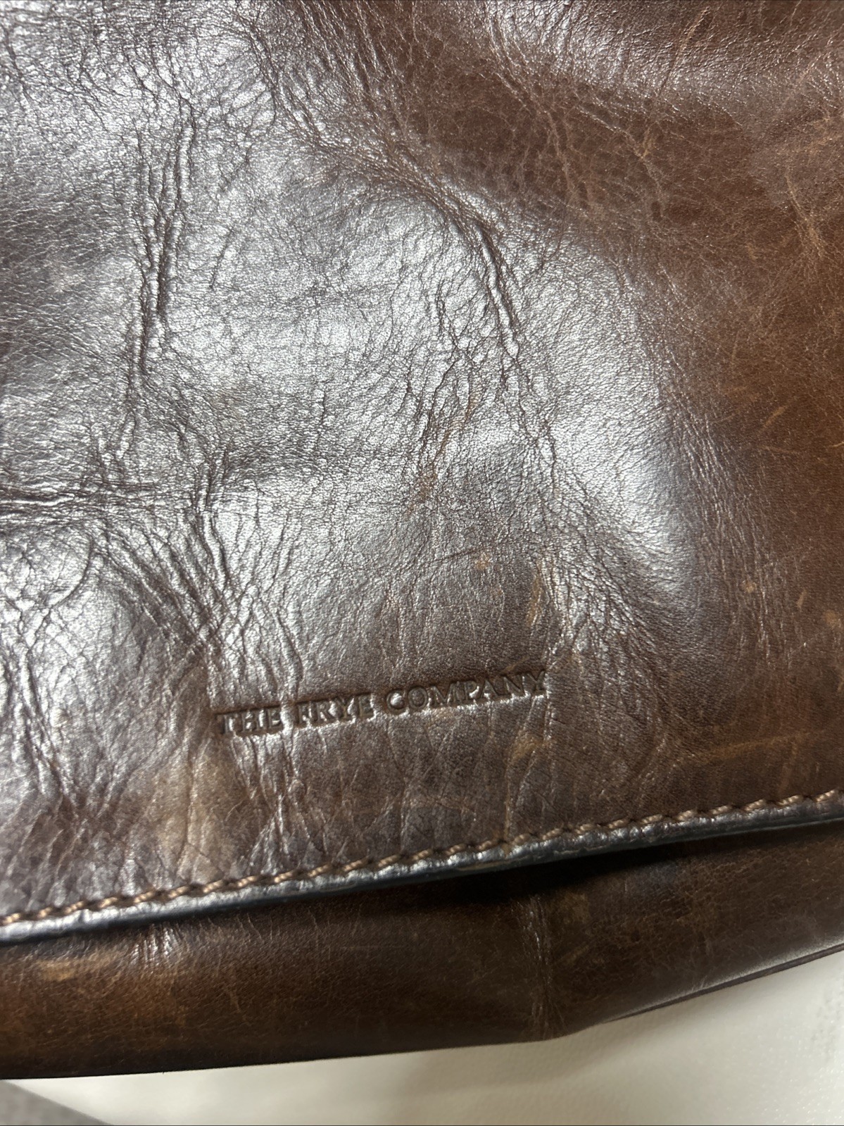 Frye Oliver Men’s Logan Messenger Bag – Cognac – One Size