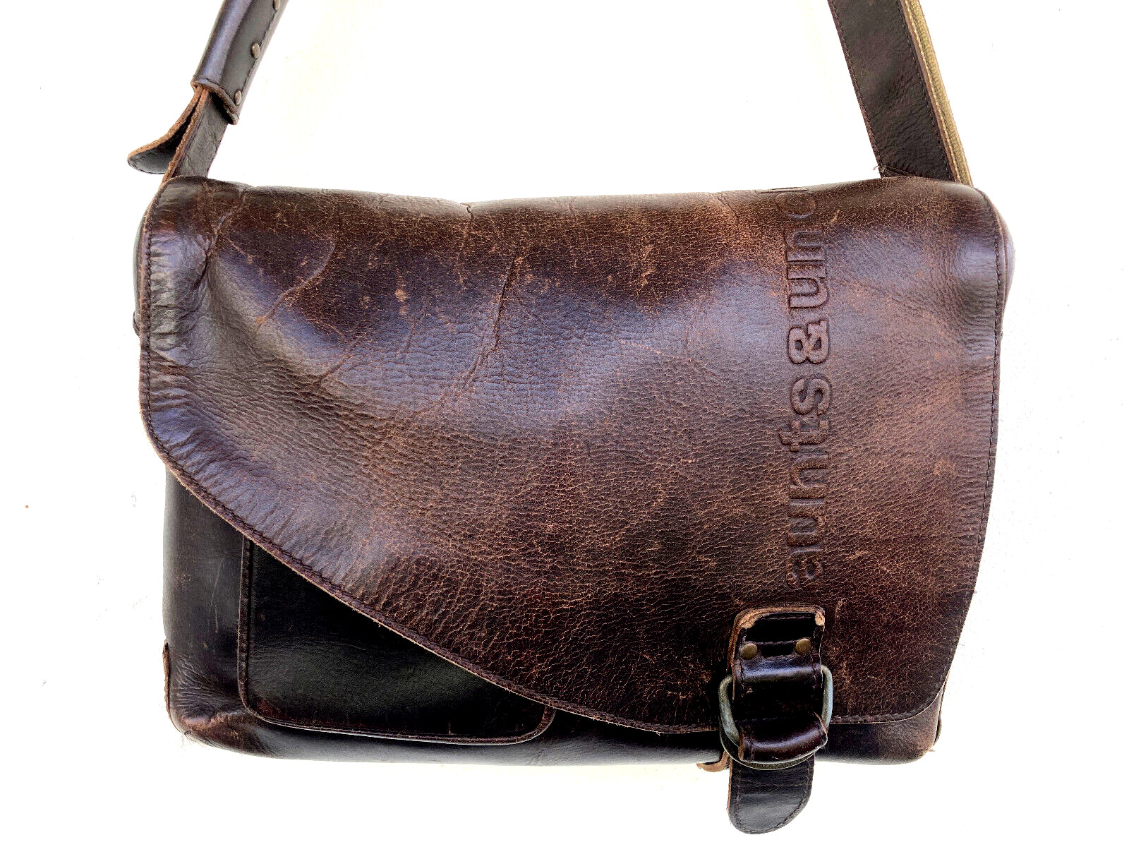 Aunts & Uncles VTG Brown Buffalo Leather Medium Judd Crossbody Messenger Bag 13″