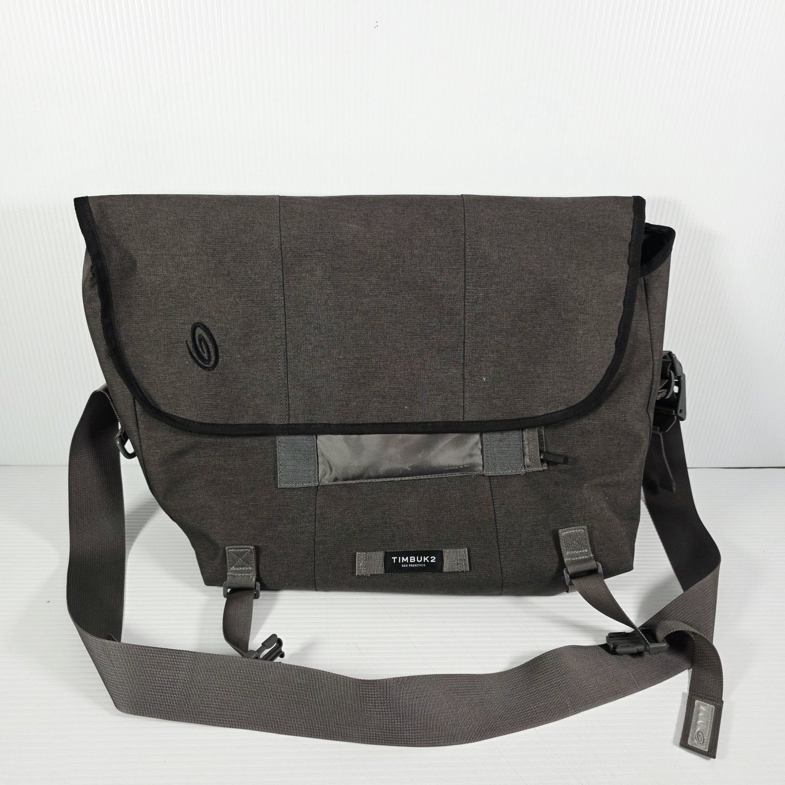 TIMBUK2 Black Messenger Commute Bag Padded Laptop Luggage