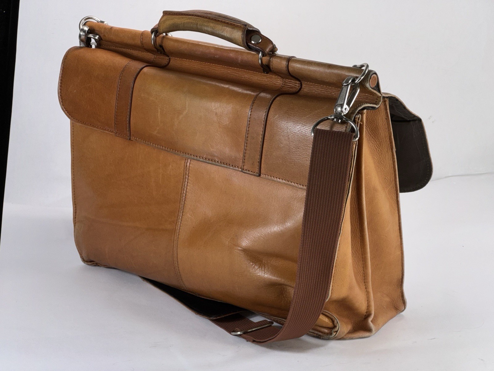 Kenneth Cole Reaction Colombian Leather Messenger Bag Briefcase Portfolio Cognac