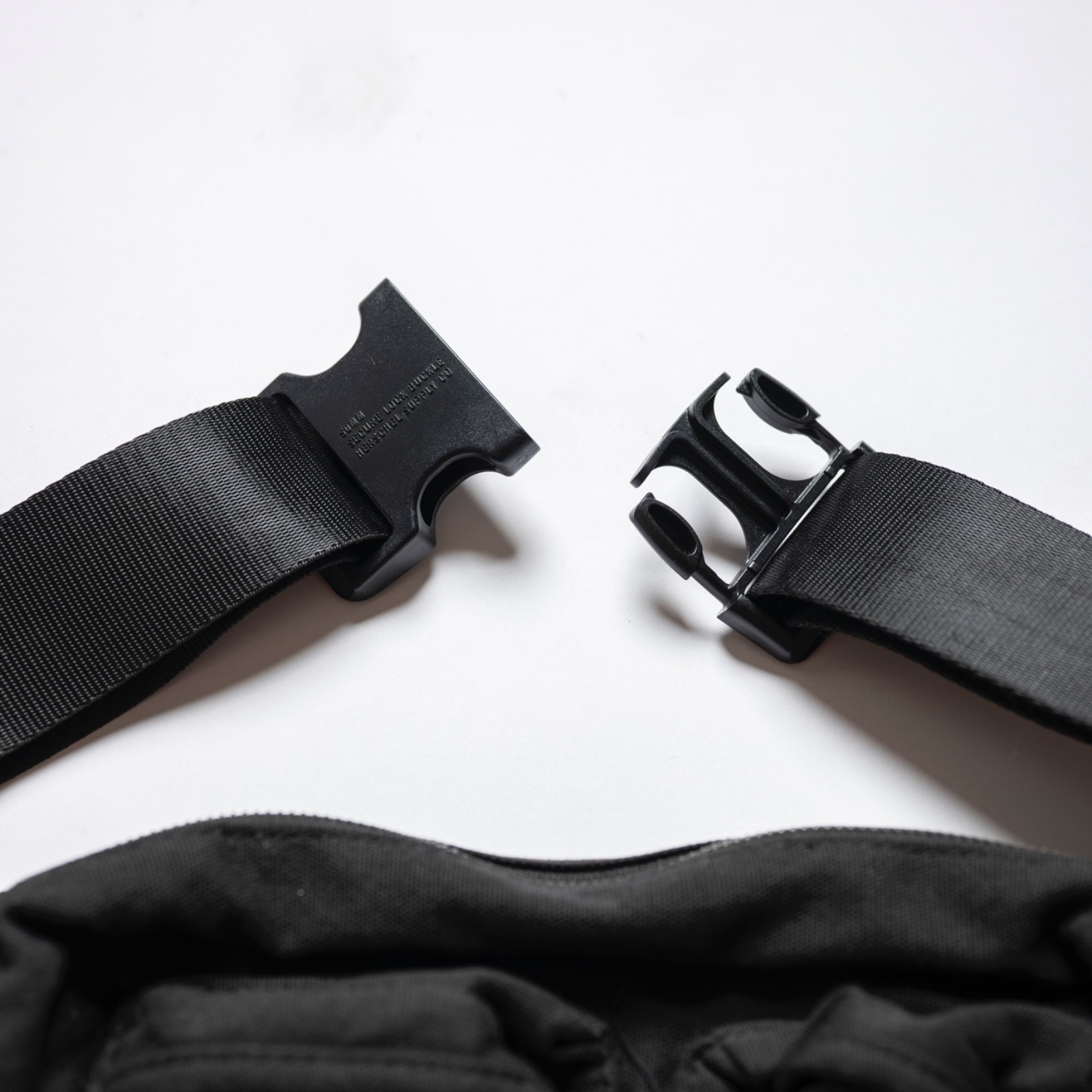 Herschel Supply Co. – Select Series – Crossbody Fanny Pack in Black