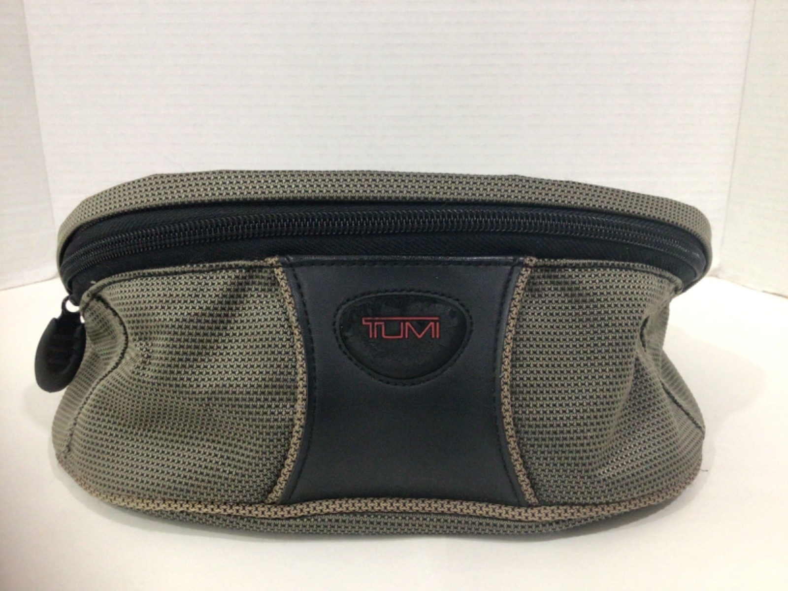 Tumi T2 Pewter Ballistic Nylon Fanny Pack Waist Pouch Unisex Adult