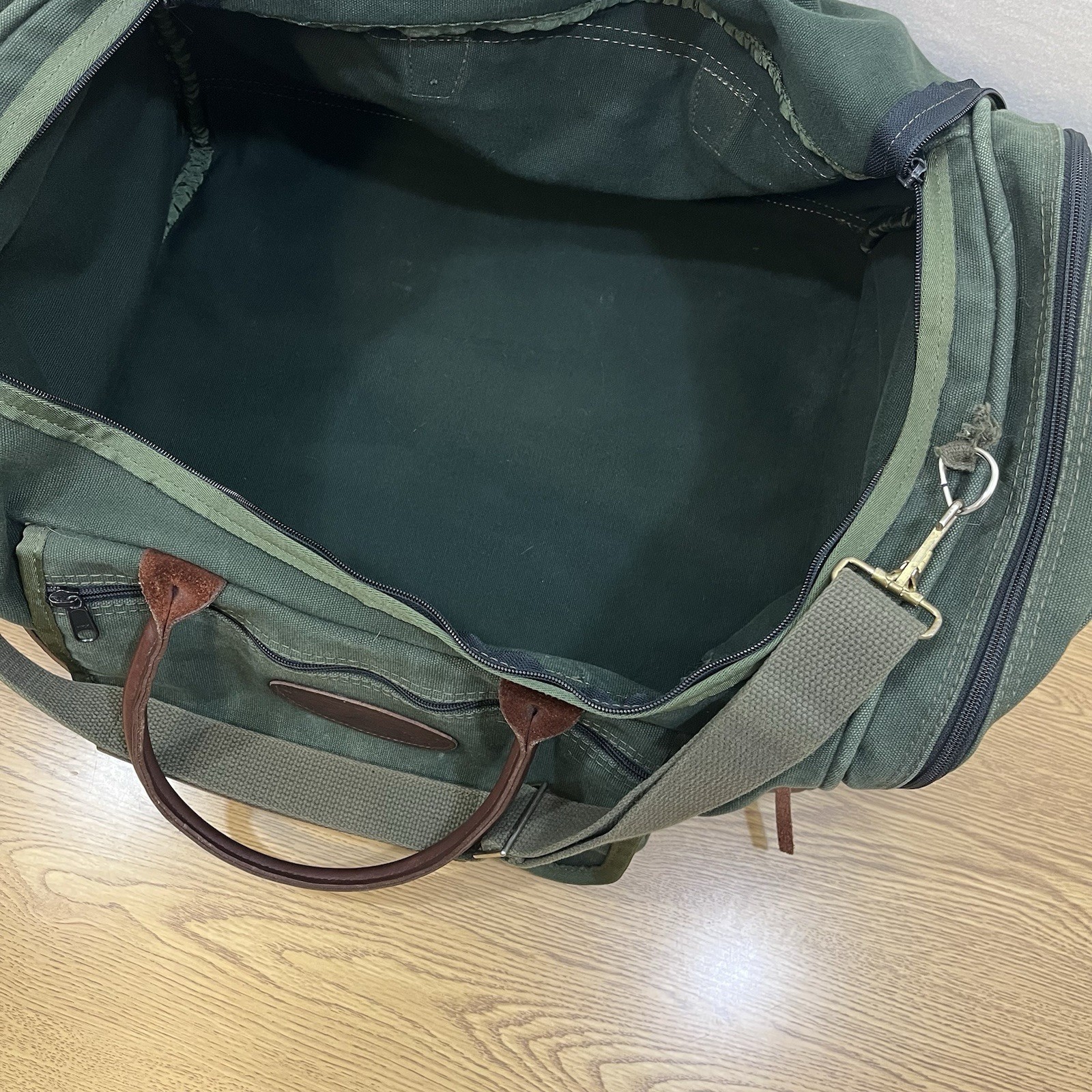 Vintage Orvis Battenkill Green Canvas 24x12x12 Duffel Bag Leather Trim Classic!