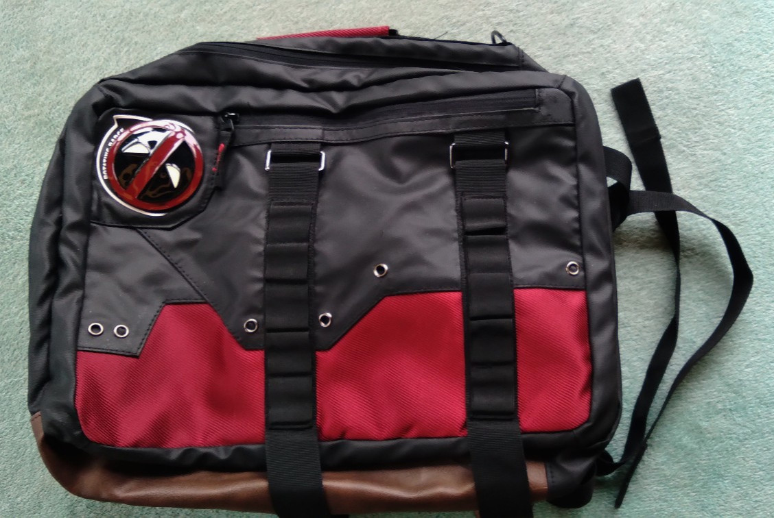 NEW MARVEL DEADPOOL CONVERTIBLE MESSENGER BAG W/BADGE CARRY LAPTOP TRAVEL BAG