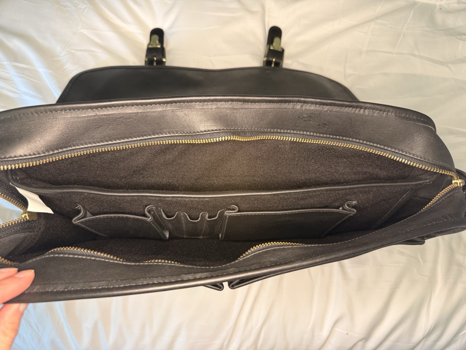 KorchmarMen’s Black Messenger Bag Buckle/Zip Closure Inner Pockets Strap