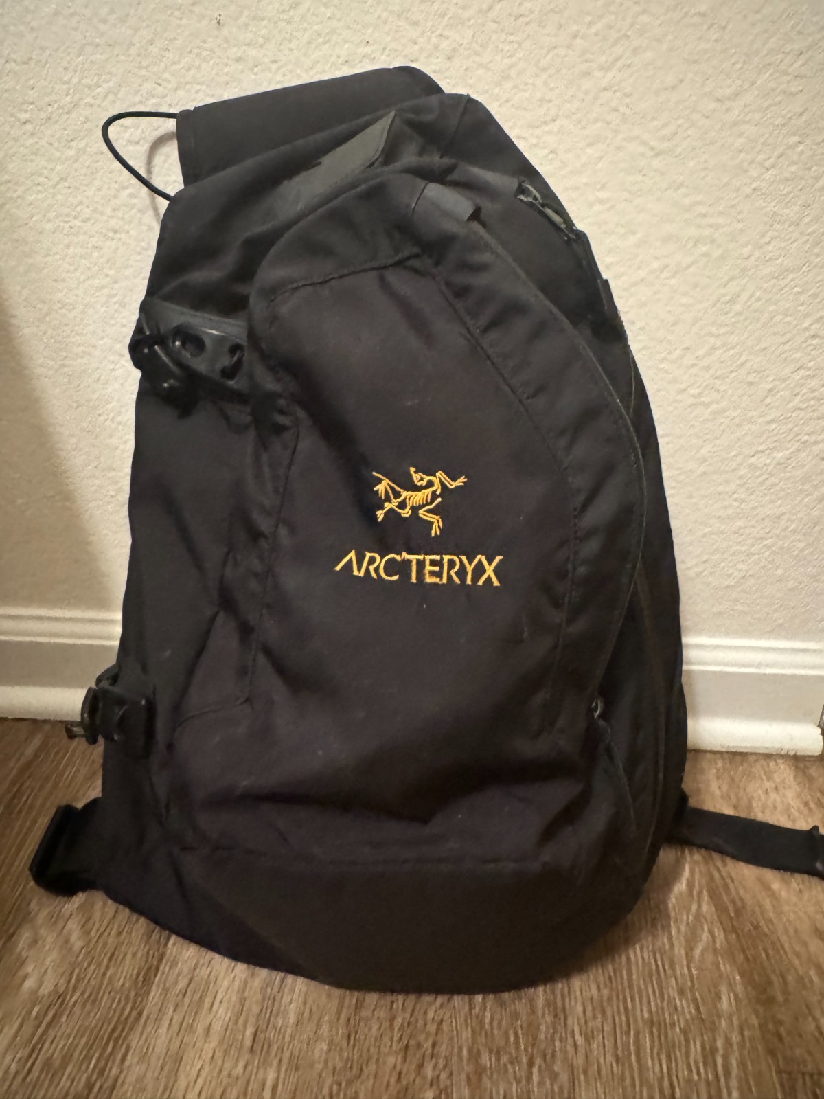 Arc’Teryx Quiver One Backpack Black Nylon Crossbody Sling Bag Discontinued