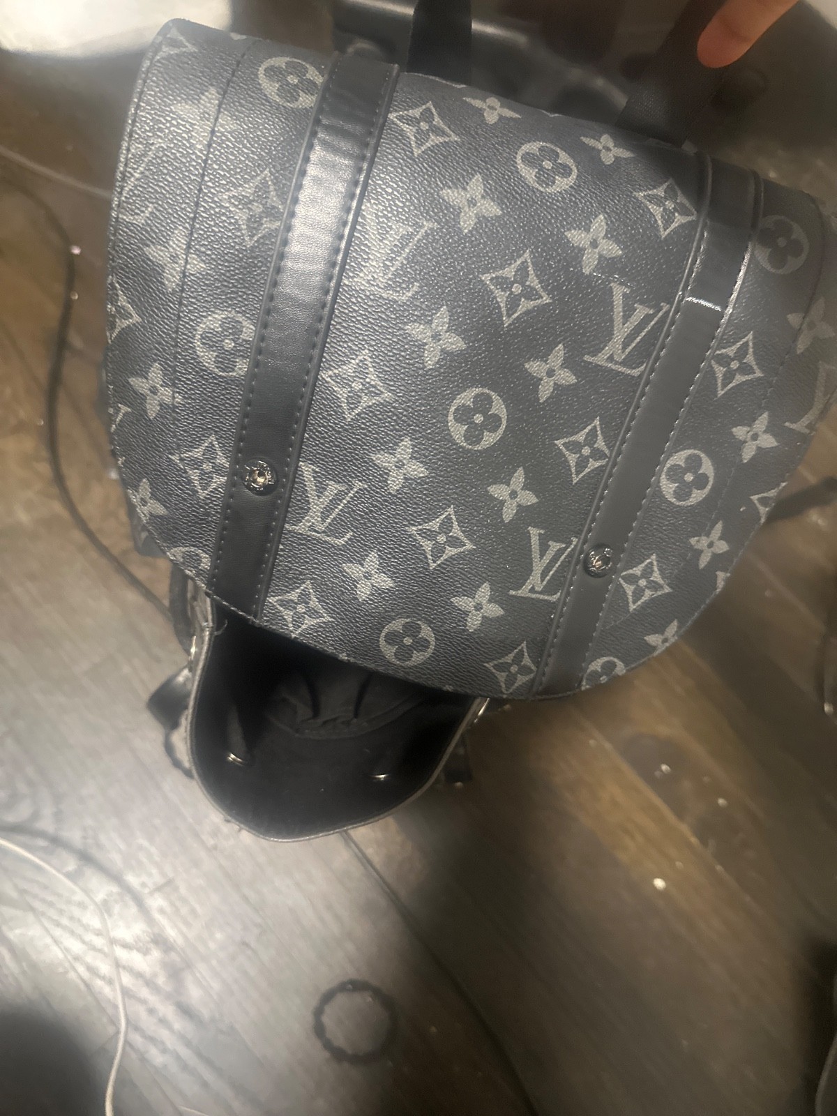 louis-vuitton backpack damier