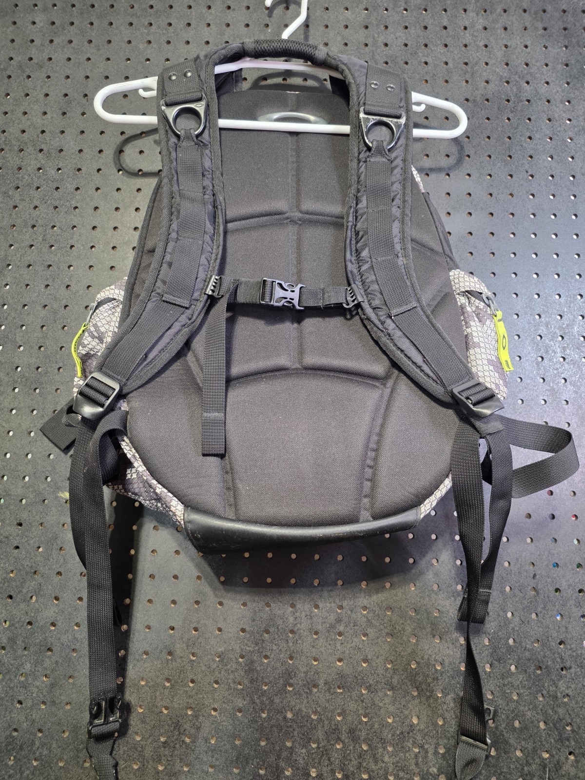 OAKLEY ICON 3.0 Backpack White Digital Camo BACKPACK 92075