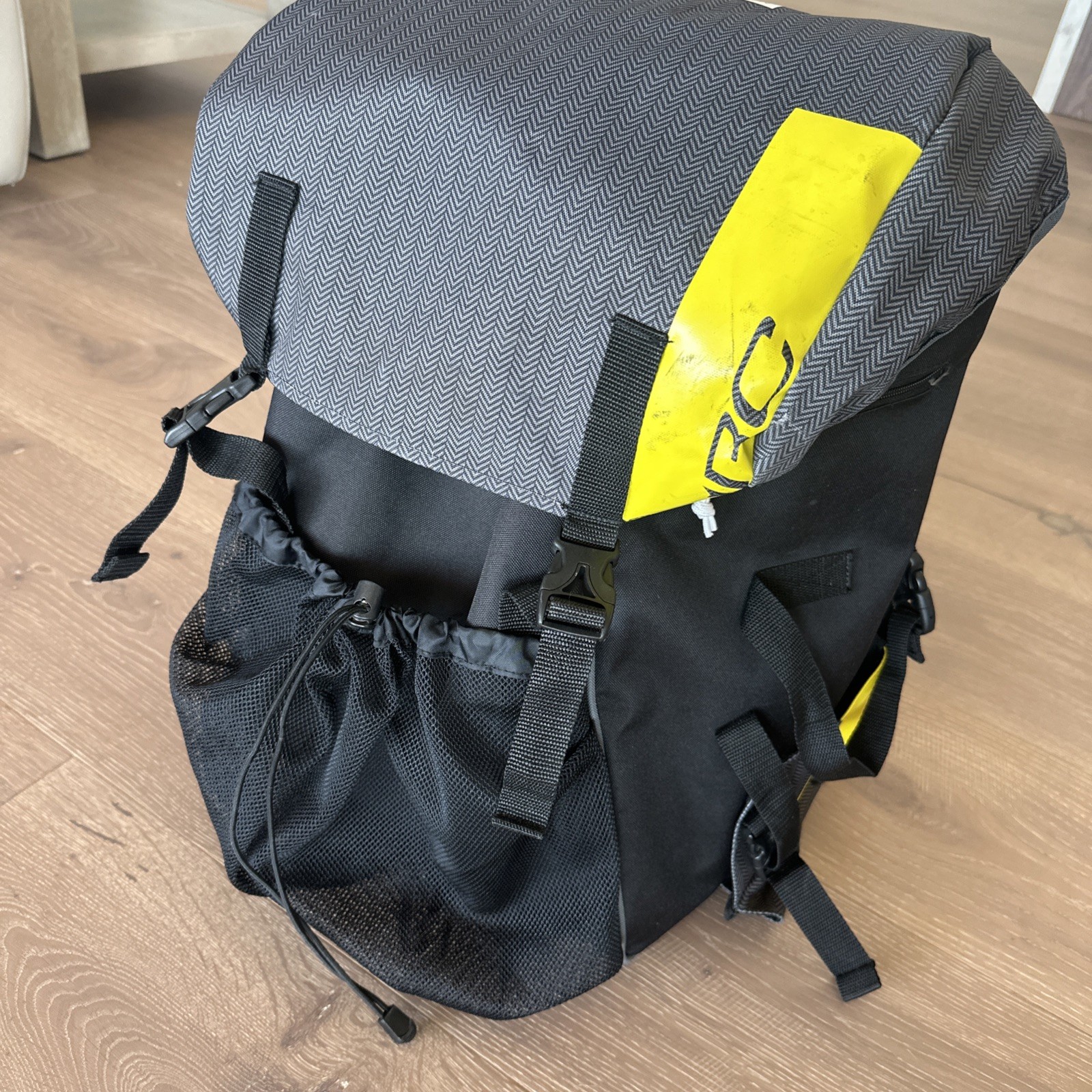 Oakley RC Utility Terrain 25L Backpack Gray Herringbone Yellow Europe