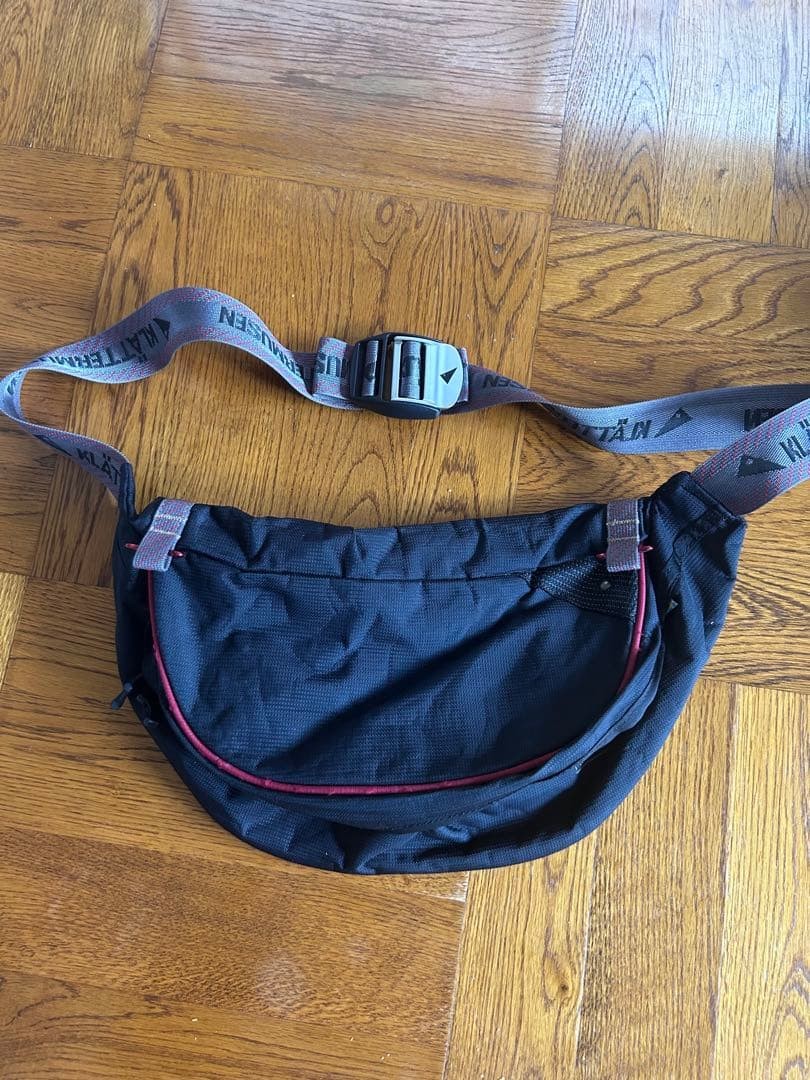 KLATTERMUSEN Body Bag Black 31x14cm Used with Wear