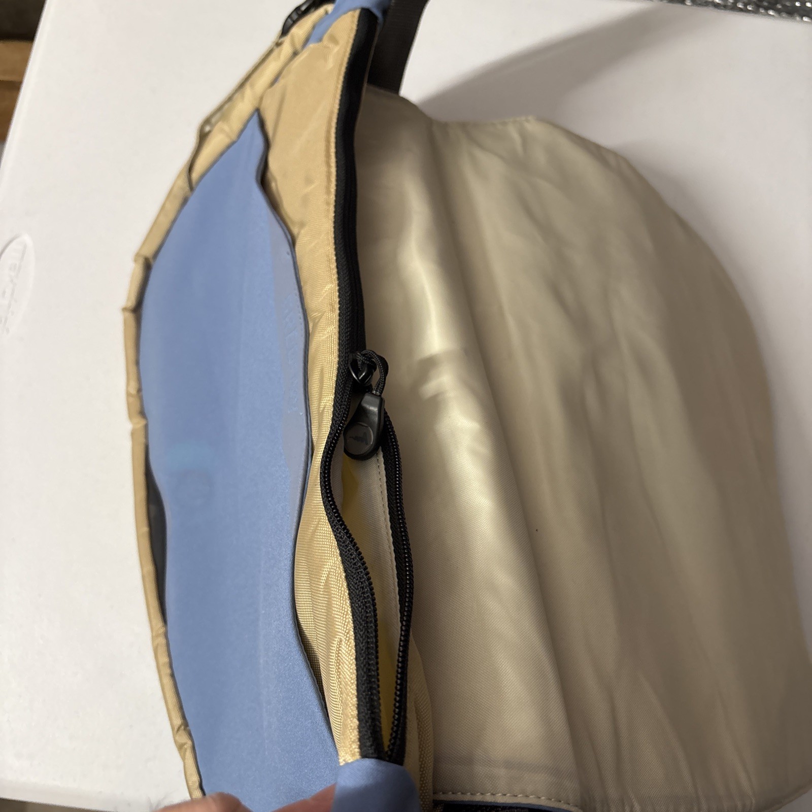 Gregory Messenger Style Courier Bag 15″ X 10″ Shoulder Strap Water Resistant