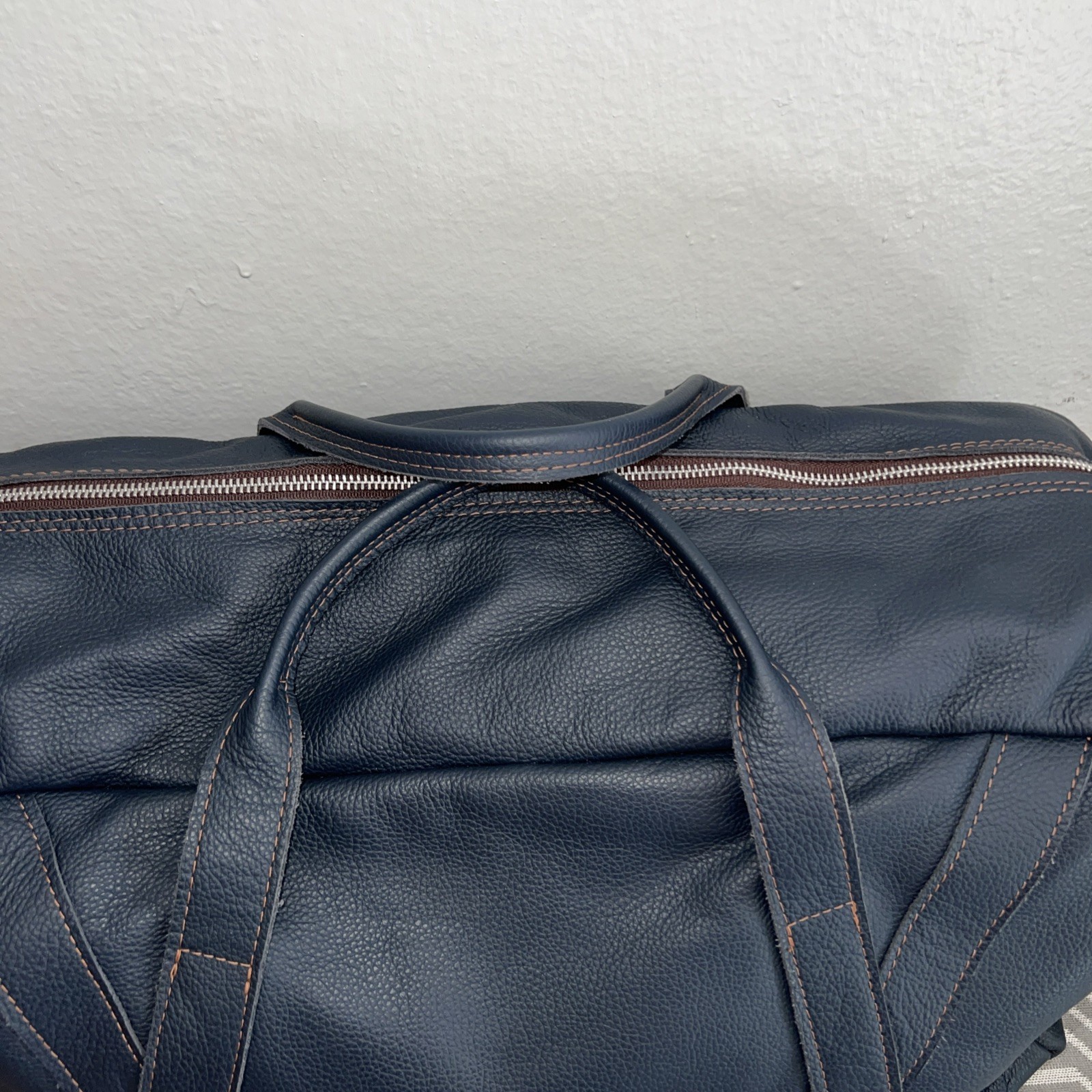 Ian James Navy Blue Leather Logan Duffle 20x12x7 Sport/Travel Shoulder Strap Bag