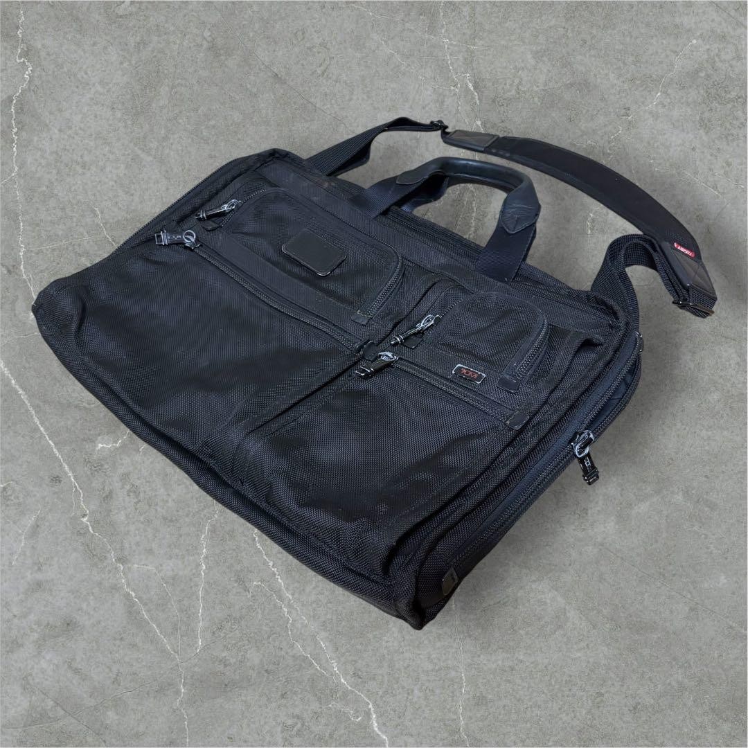 TUMI Compact Large Screen Computer Briefcase 48cm/18.9in 33cm/13in Black