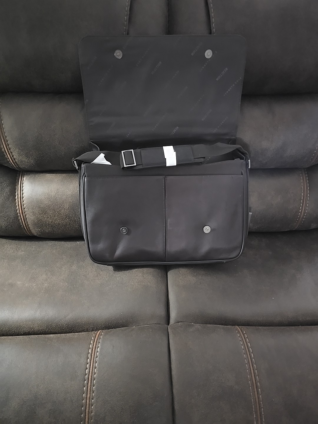Kenneth Cole Reaction Colombian Leather Messenger Bag