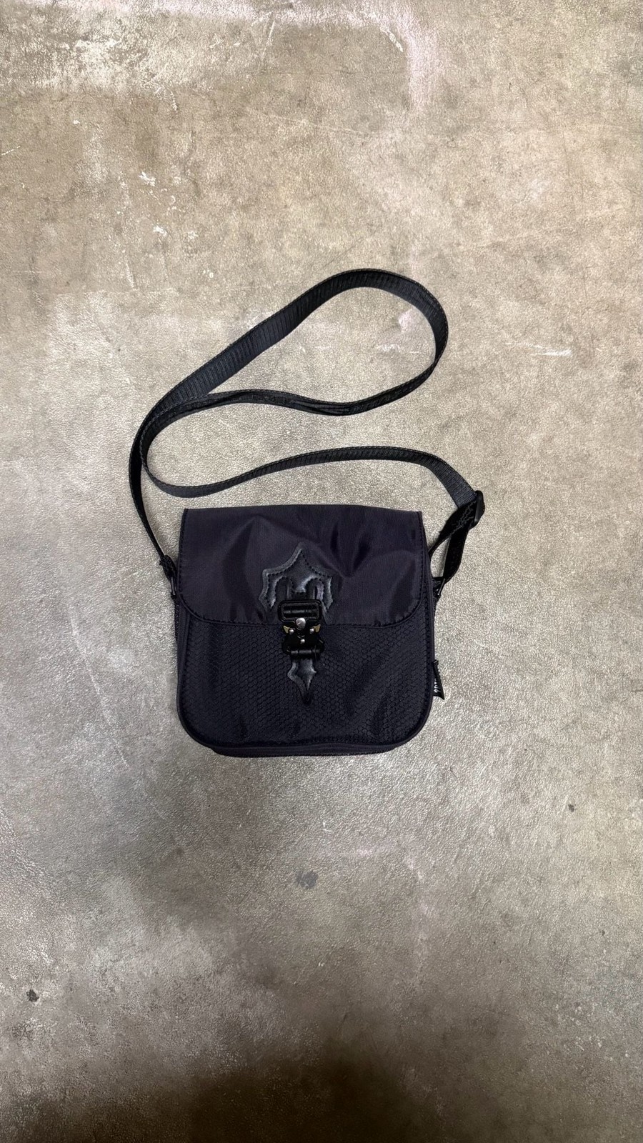 Trapstar Irongate 1.0 Crossbody Messenger Bag – Blackout