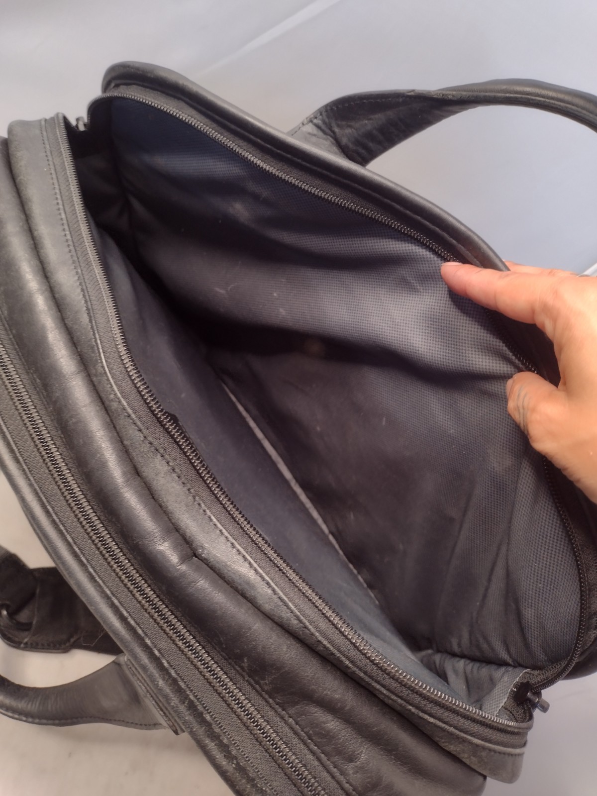 TUMI Alpha 2 Expandable Laptop Briefcase Business Travel Bag Black Leather