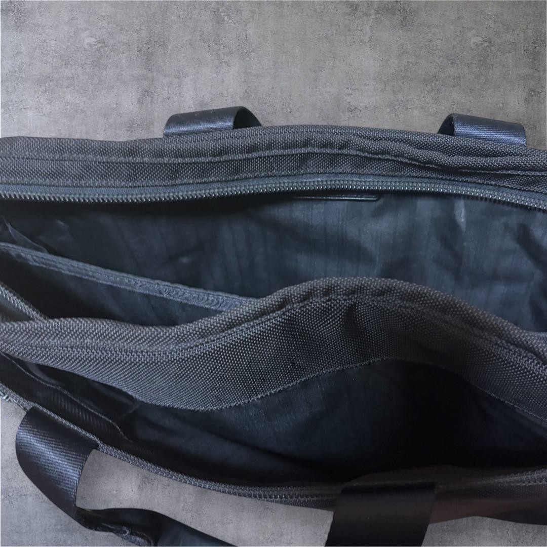 TUMI Compact Large Screen Computer Briefcase 48cm/18.9in 33cm/13in Black