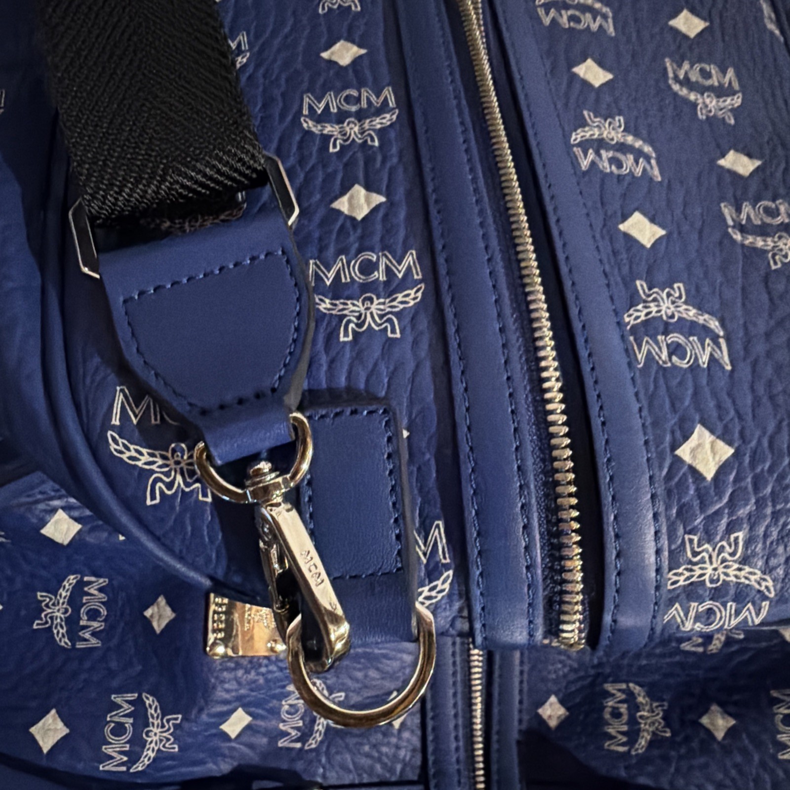 MCM Ottomar Weekender in Visetos 50cm/20″ Color: SURF THE WEB (COLBOLT BLUE)