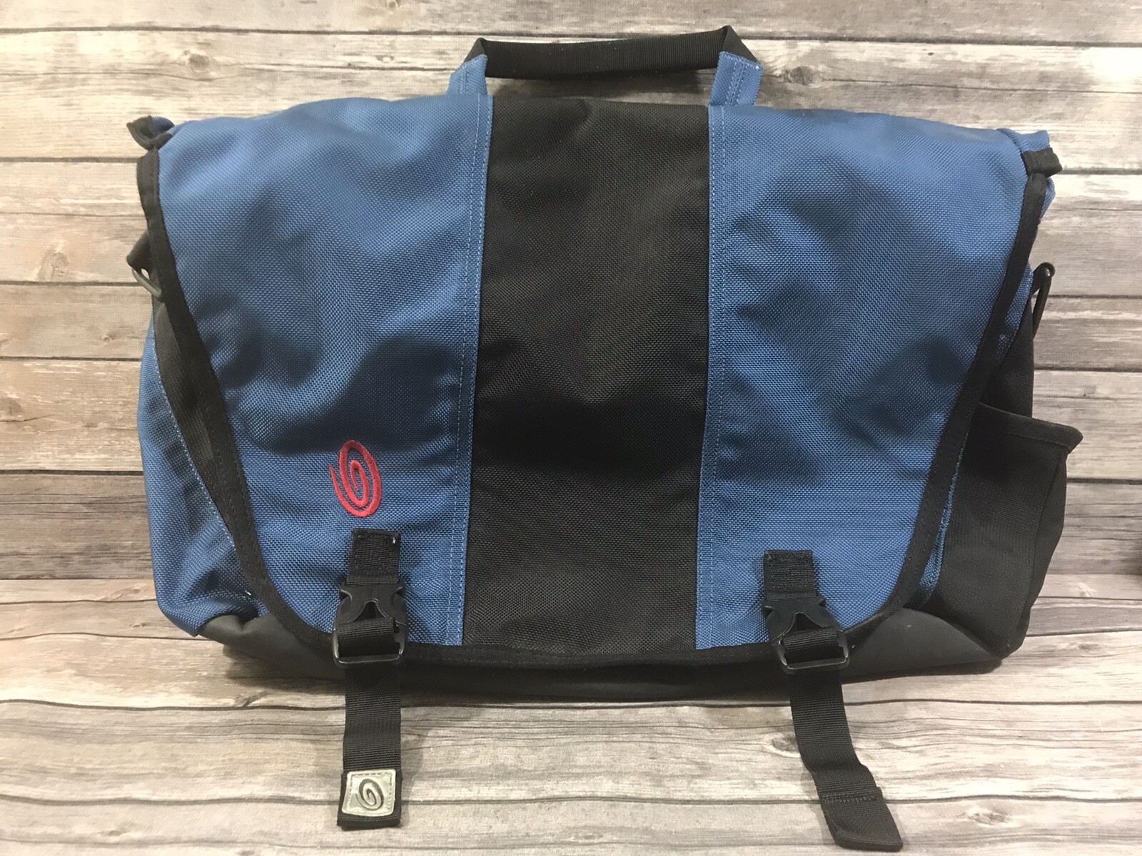 Timbuk2 Classic Messenger Commuter Bag 18” x 11”x 6″ Black and Blue NO STRAP