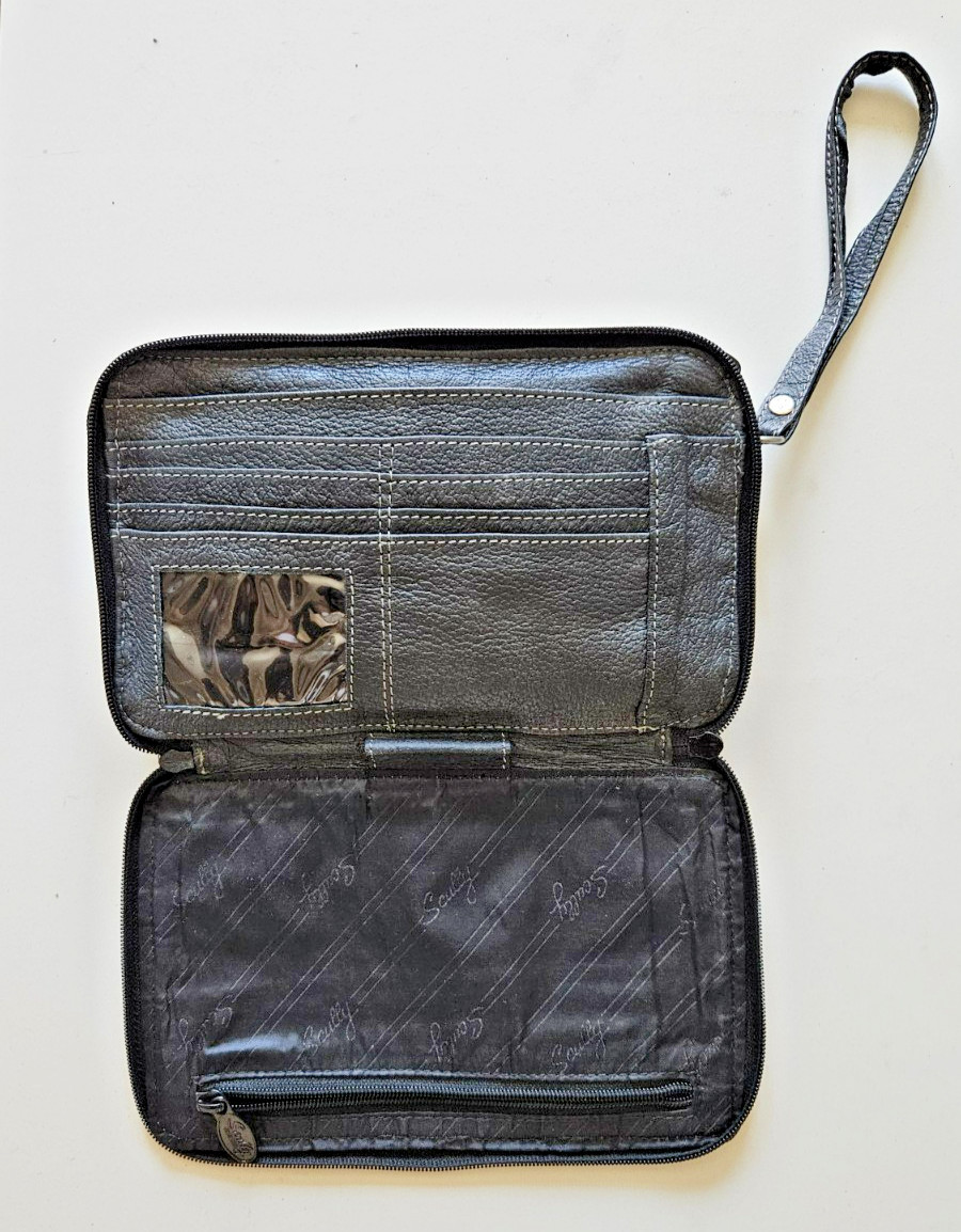 SCULLY By Dan Scully VERTICAL TRAVEL BAG – Black Leather w/zipper pocket