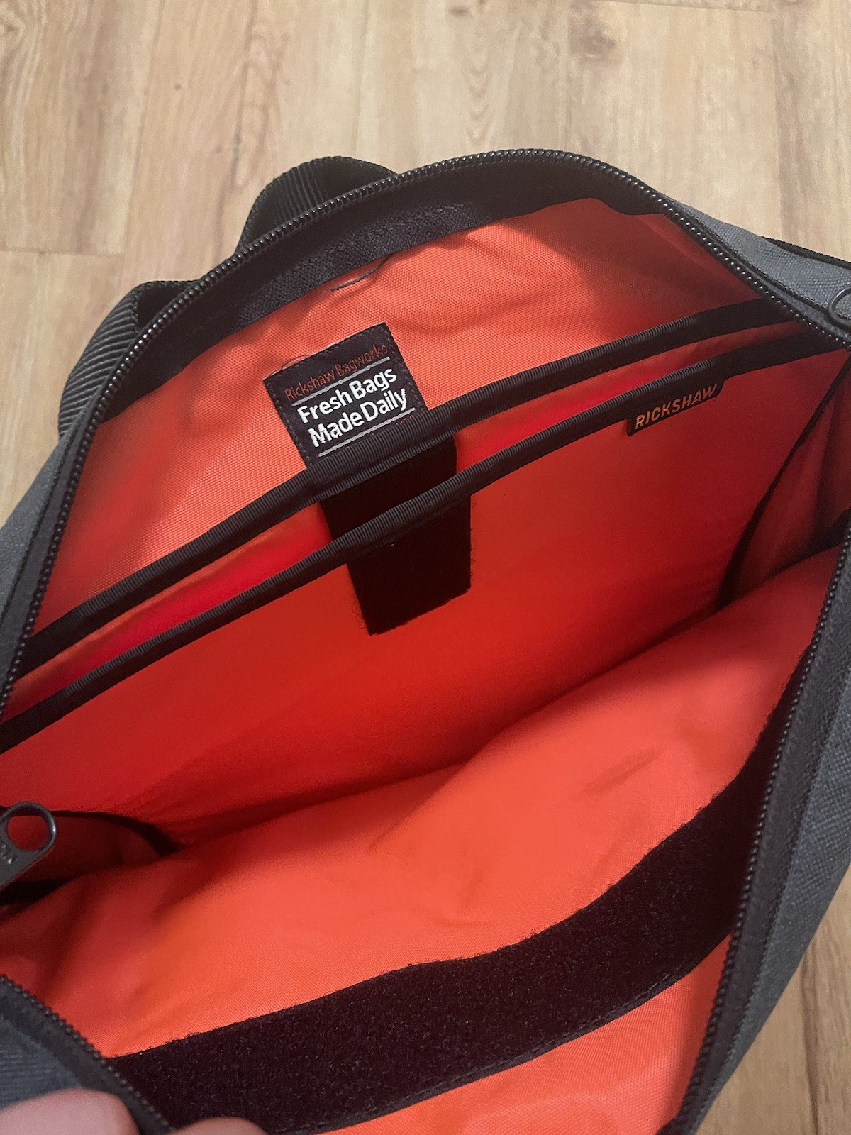 RICKSHAW BAGS MEDIUM VELO BACKPACK $129 GREY *SEE PHOTOS* SAN FRANCISCO SLEEK