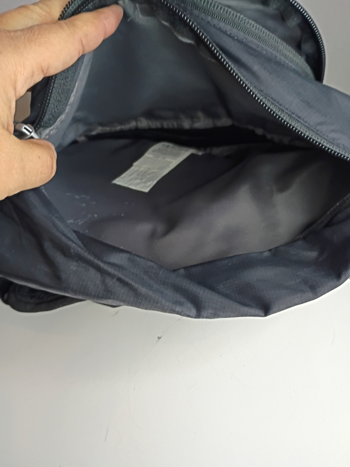 Eddie Bauer Ripstop 8L Black Shoulder Sling Air-Mesh Adjust. Crossbody Strap