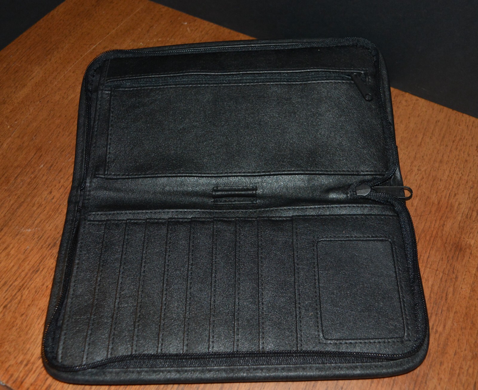 Large Leather Traveler’s Wallet Portfolio GEMLINE Zip-Around