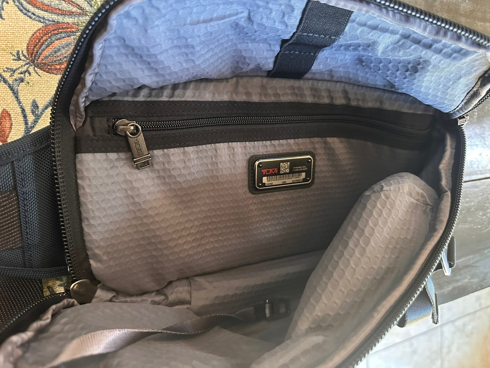 TUMI Alpha Bravo Platoon Sling Navy Blue and Black Shoulder Bag Crossbody