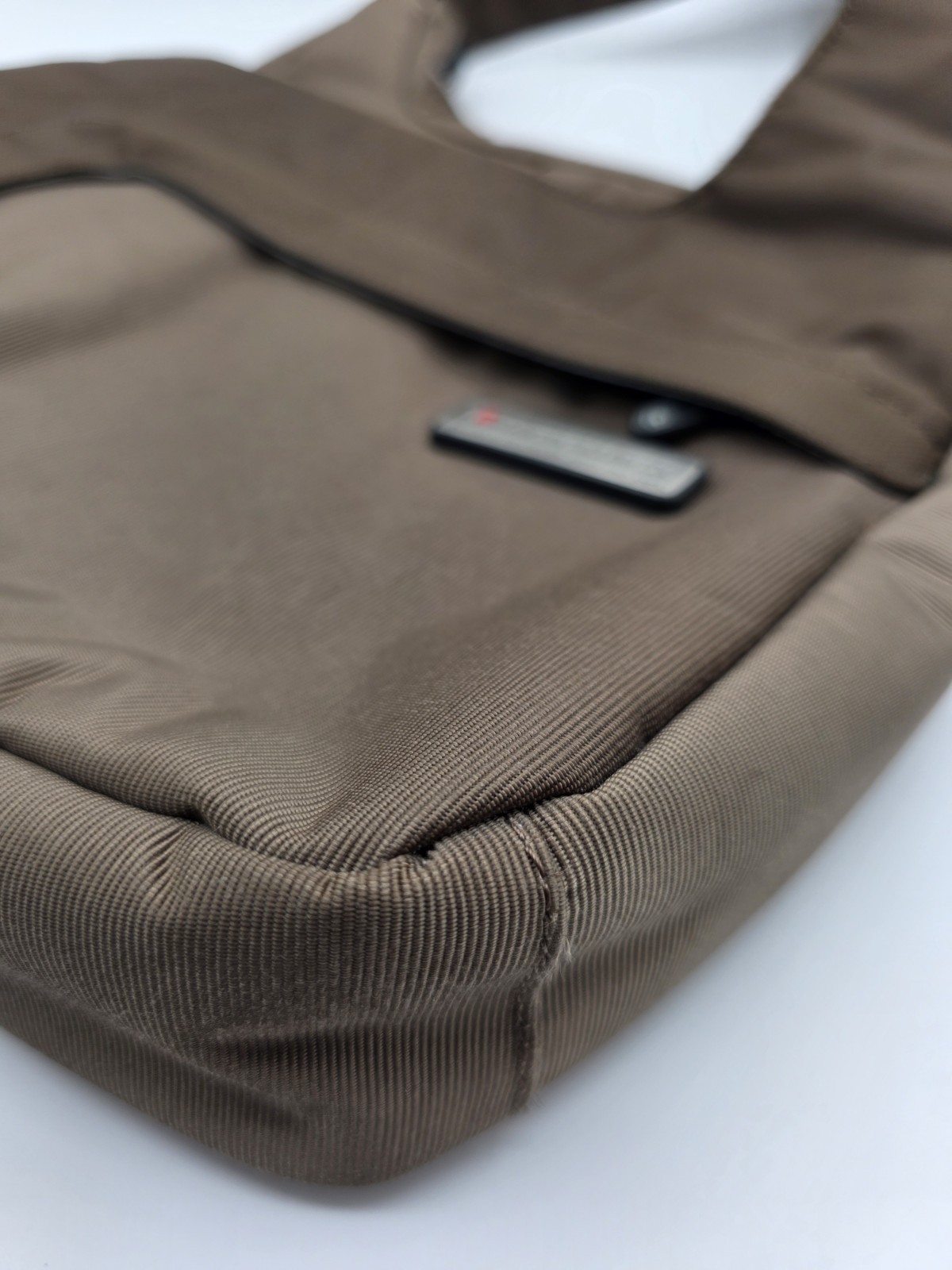 Victorinox Swiss Army Crossbody Messenger Bag Beige Nylon Adjustable Strap