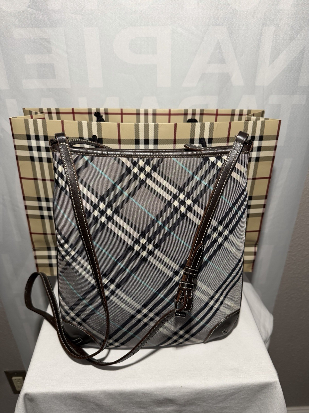 Burberry Checkered Zip Shoulder Bag Medium Adjustable Detachable Strap Buckle