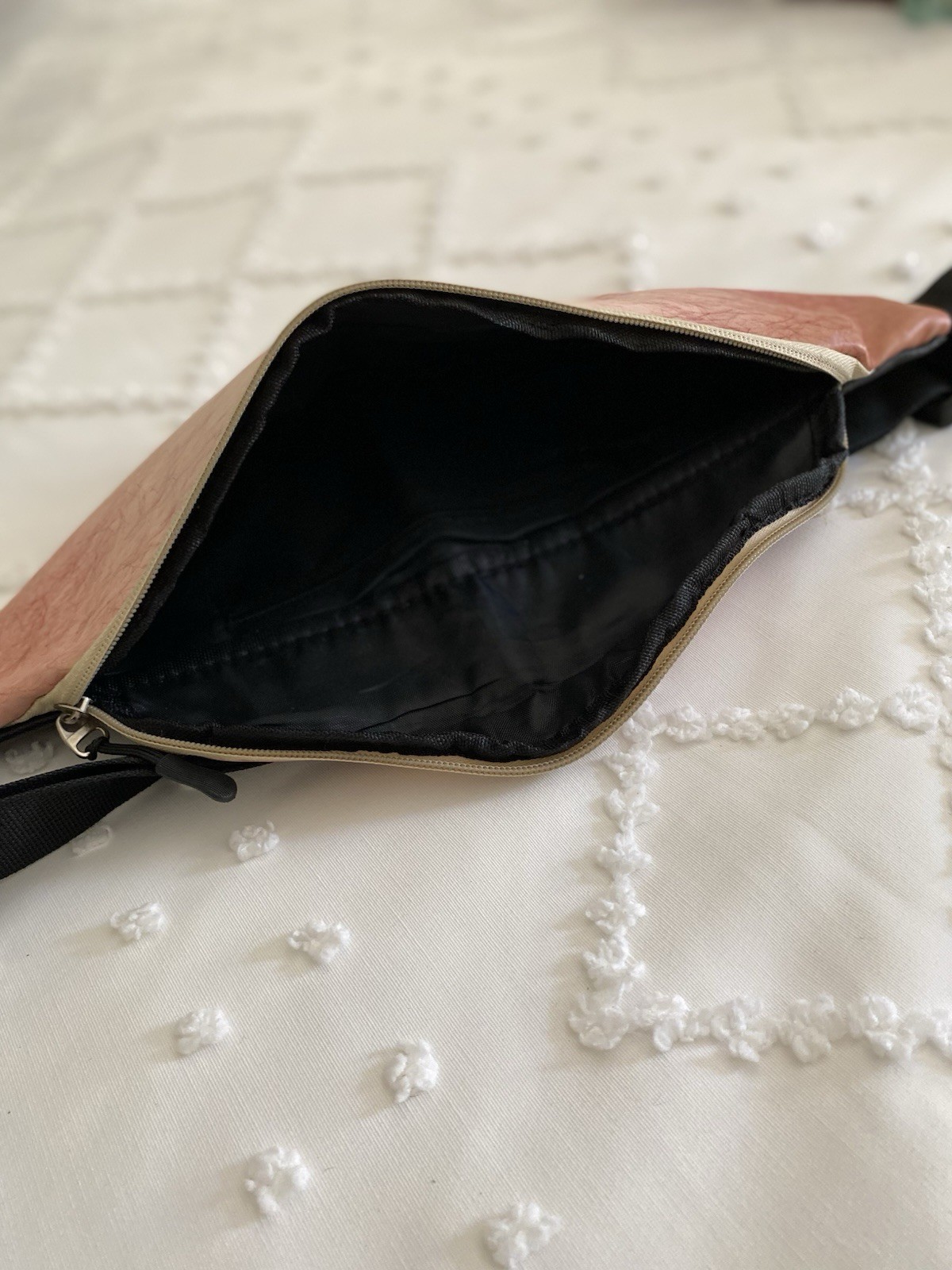 Ugly Gross Hairy Belly-Button Fanny Pack Waist Pack Adjustable NWOT