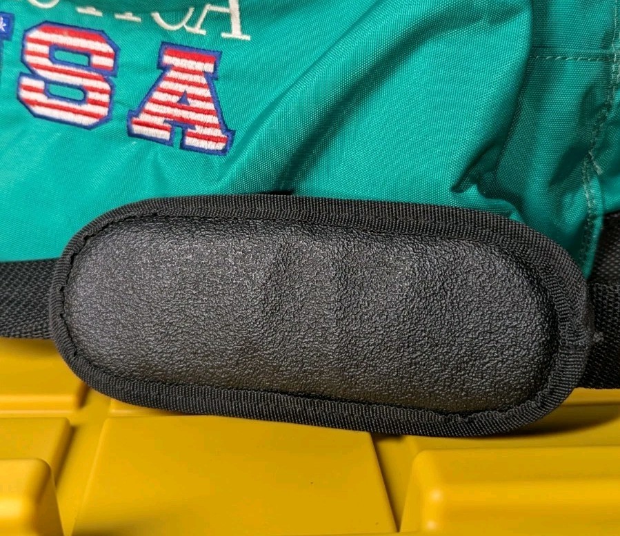 Team Nautica USA Vintage 90’s Duffle Bag Carryon Green 22″ Keychain Super Clean!