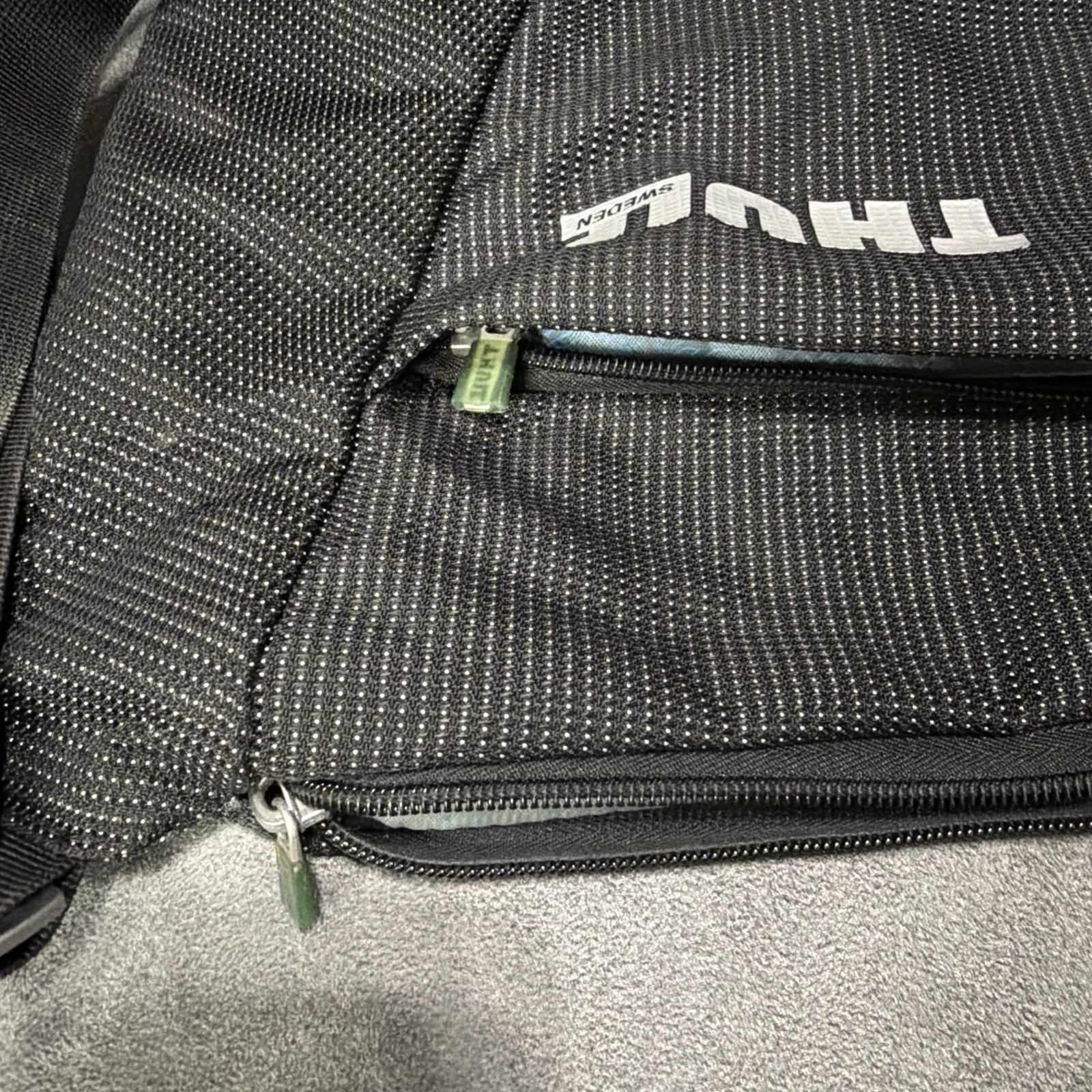 Thule Sling Dotted Black Messenger Bag Transit Work Laptop Crossbody