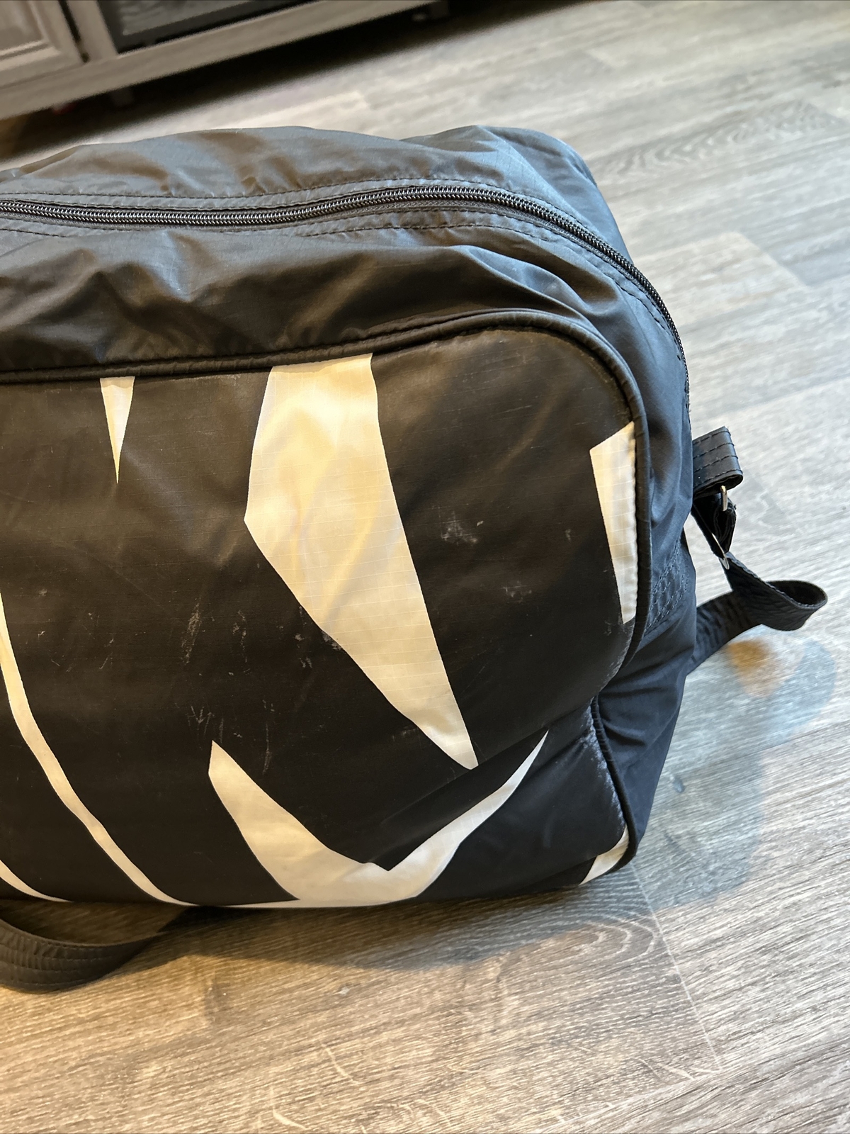 VTG 1980’s Nike Duffle Bag Big Logo Black/White RARE! blue tag Taiwan 1986 OG