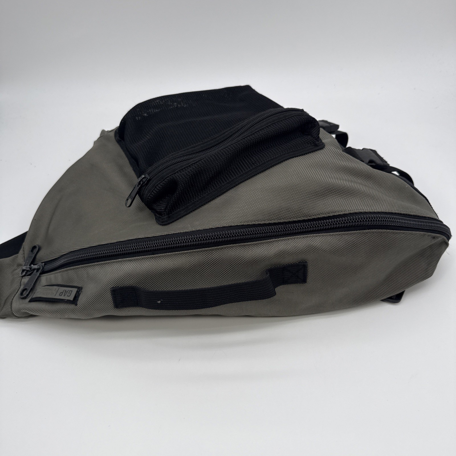 Vtg GAP 2001 Sling Bag Y2K Single Strap Crossbody Shoulder Backpack Gray Bag
