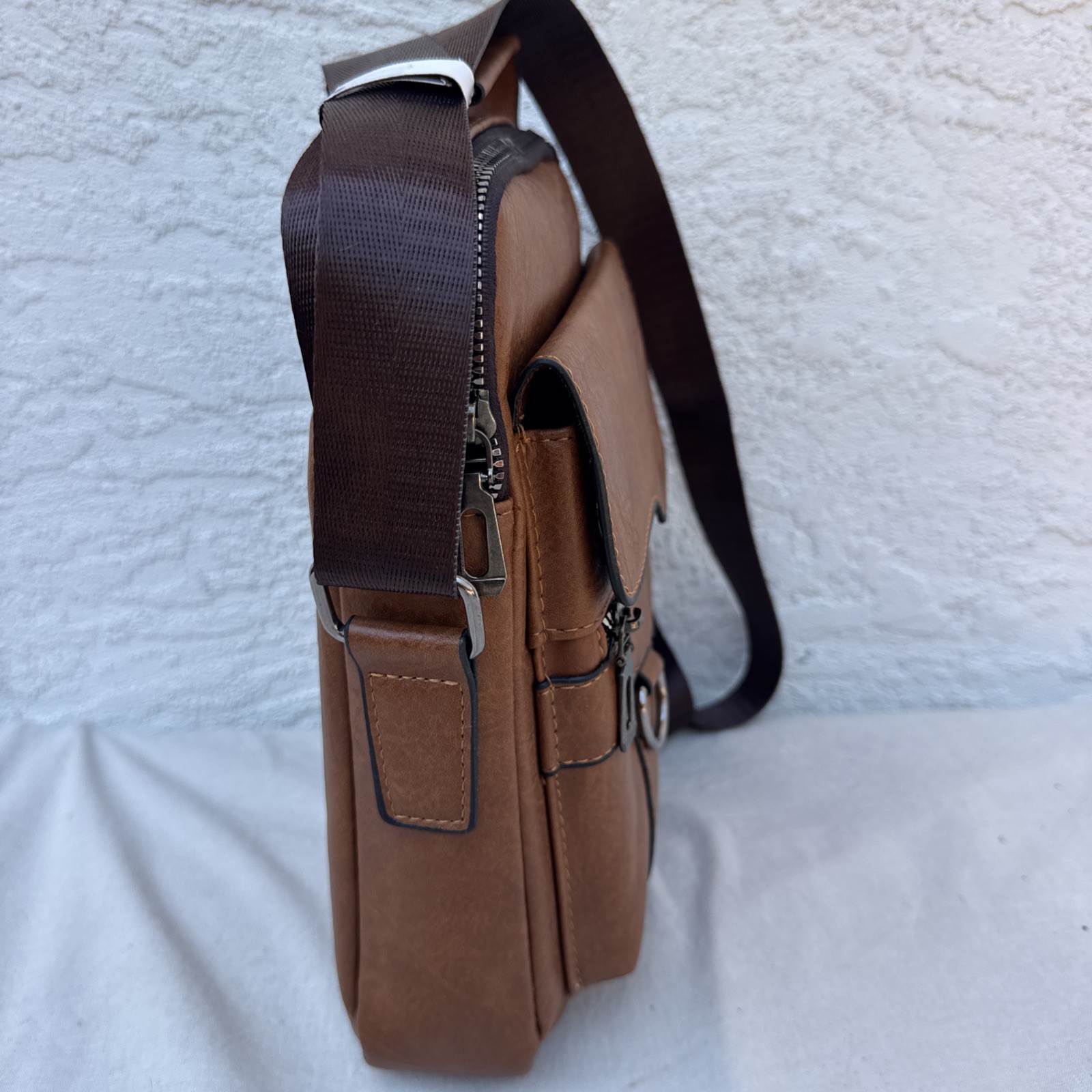 WEIXIER Mens Brown Leather Pockets Inner Dividers Adjustable Strap Crossbody Bag