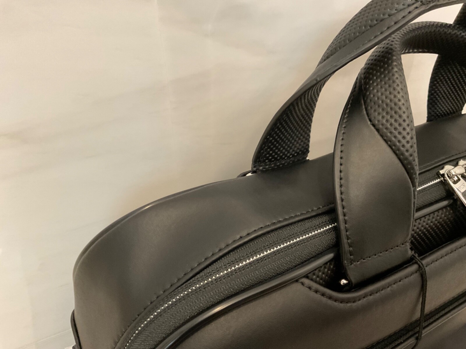 NEW Tumi ARRIVE SADLER 16.0” Brief Laptop Briefcase – 100% BLACK Leather