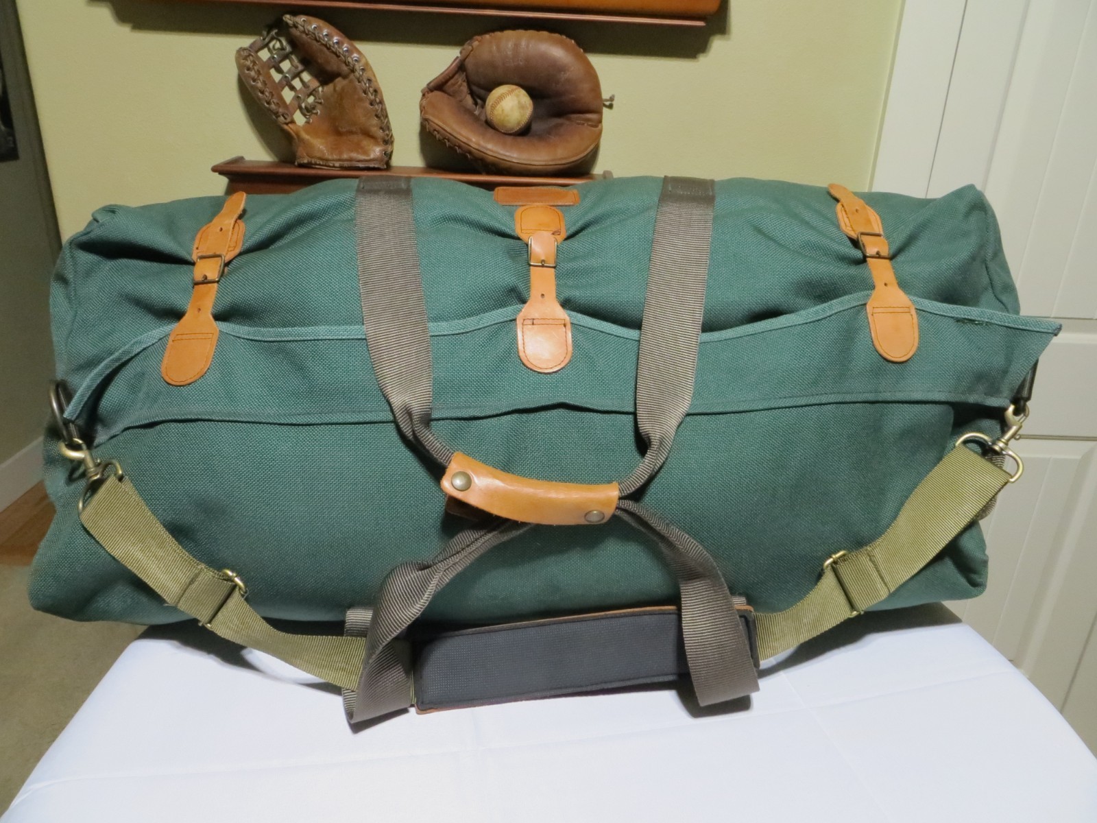 Cabelas XL Rugged Canvas & Leather Duffle Hunting Travel Bag Green 36x14x12″