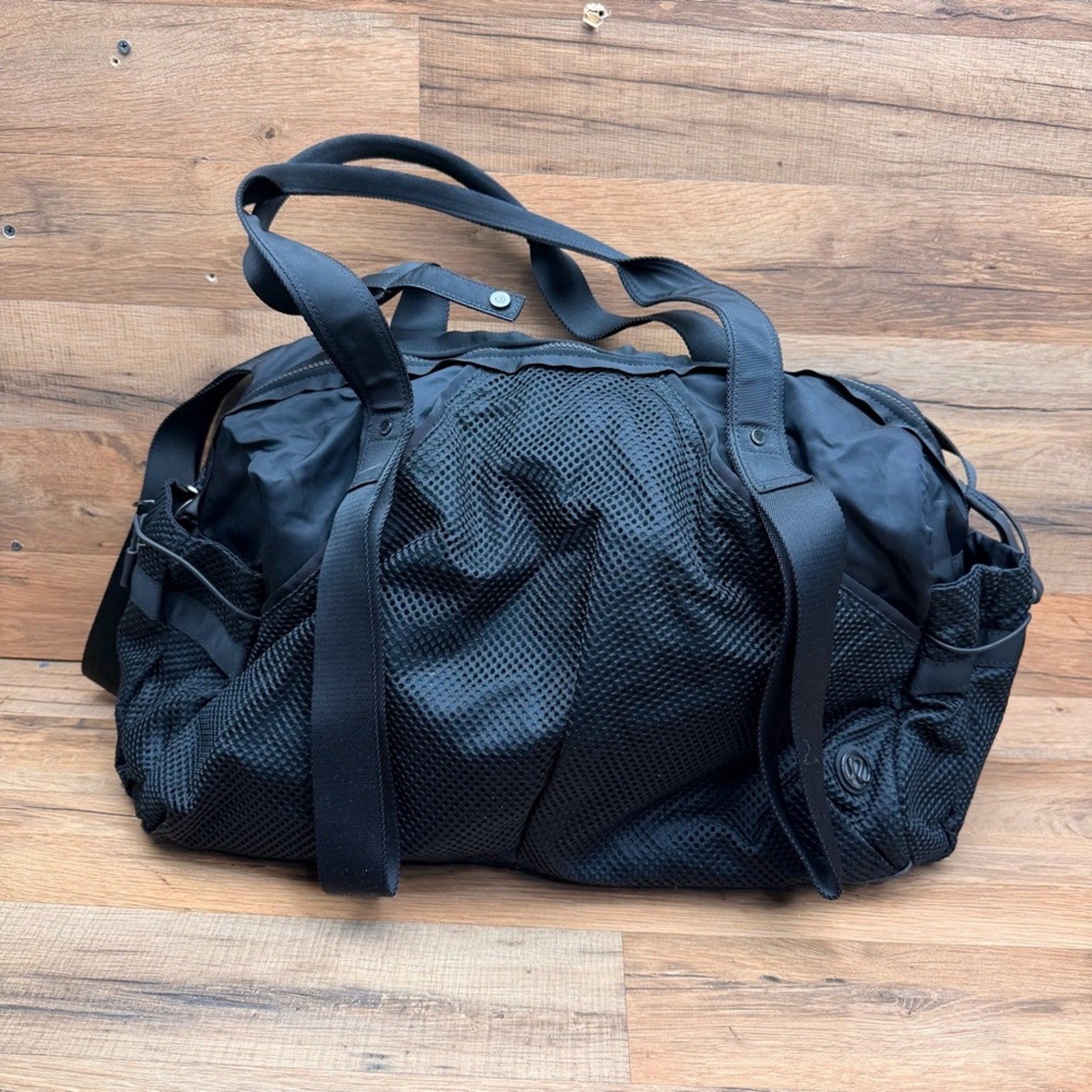 Lululemon Womens Zipper Closure Silver Tone Duffel Shoulder Handbag Black