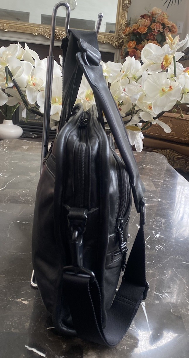 TUMI 96101DH Black All Leather Slim Laptop Business Shoulder Briefcase EUC, $650